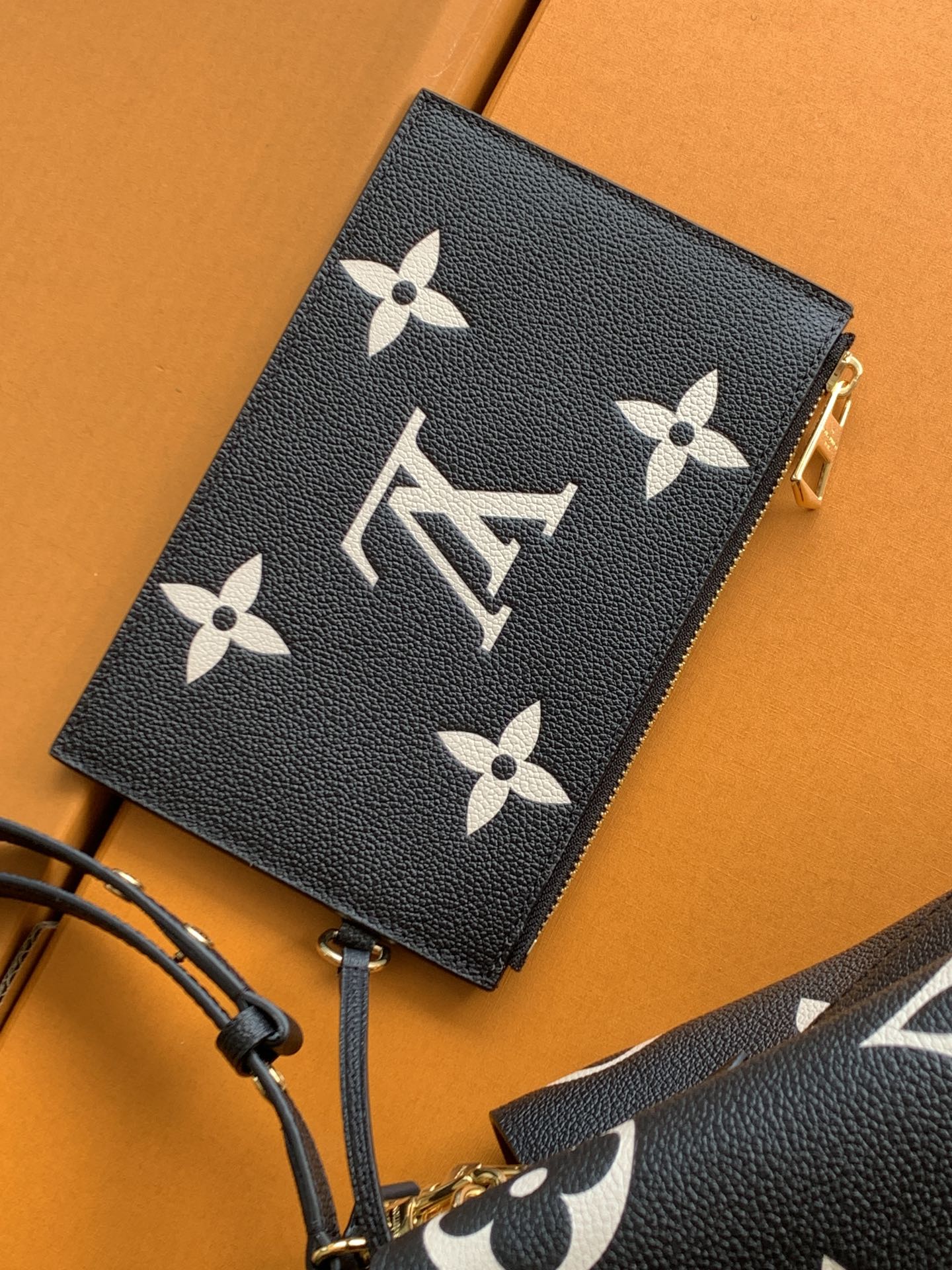 Louis Vuitton NéoNoé Medium Crossbody Bucket Bag - Image 8