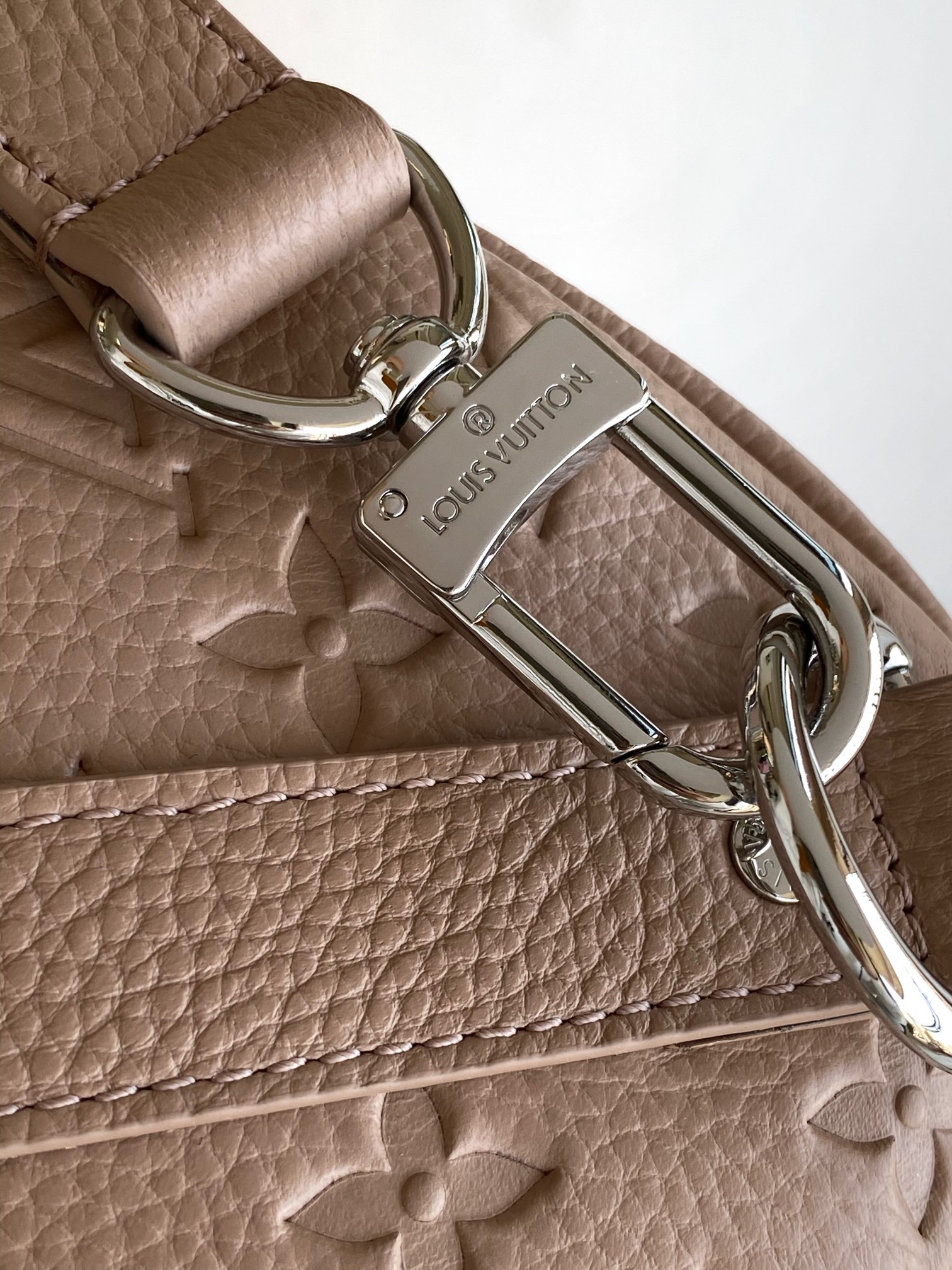 Louis Vuitton Keepall Bandouliere 35 Monogram Eclipse Travel Bag - Image 8
