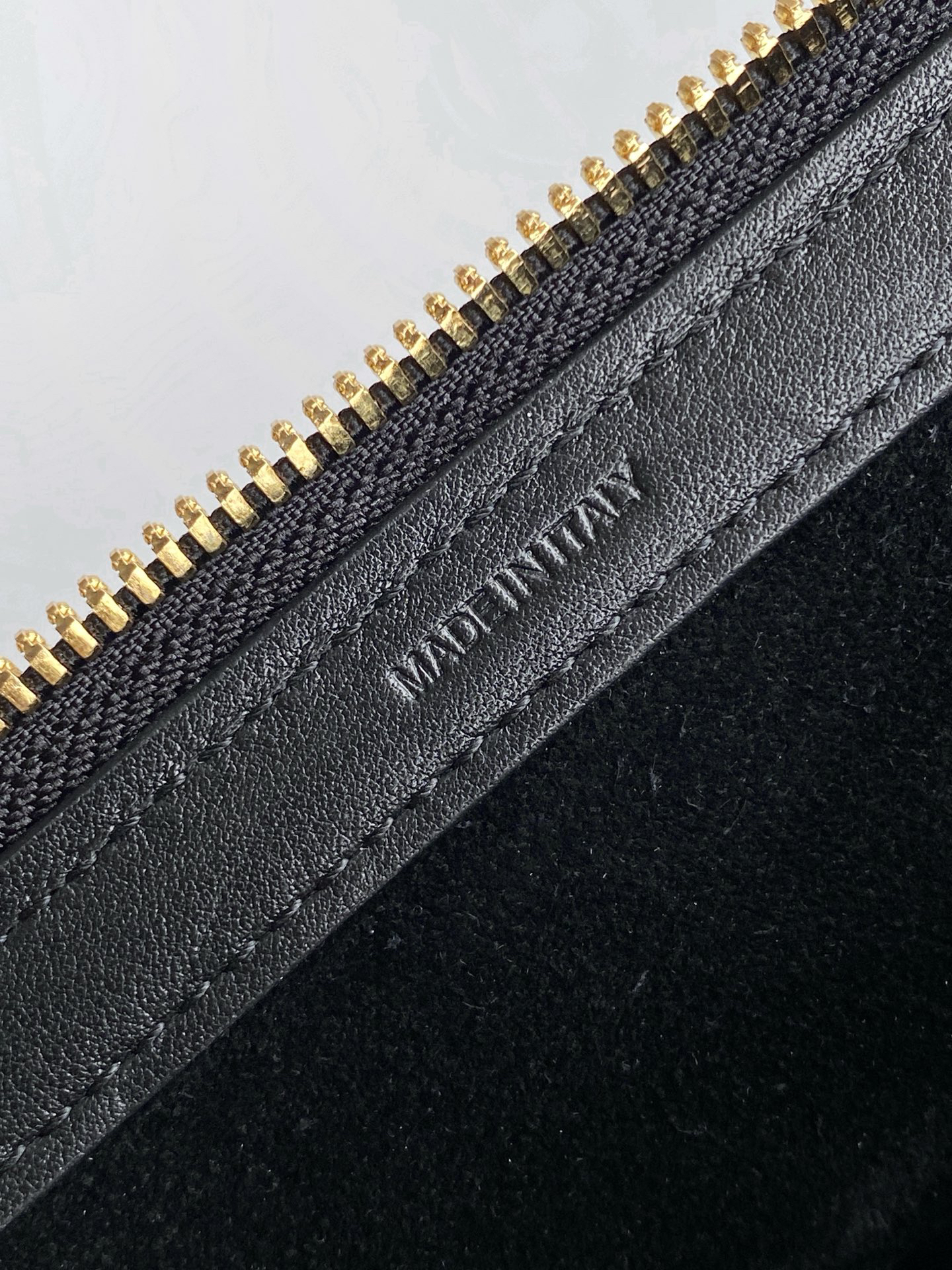 CE DOCTOR UCH Small Calfskin Handbag - Image 9