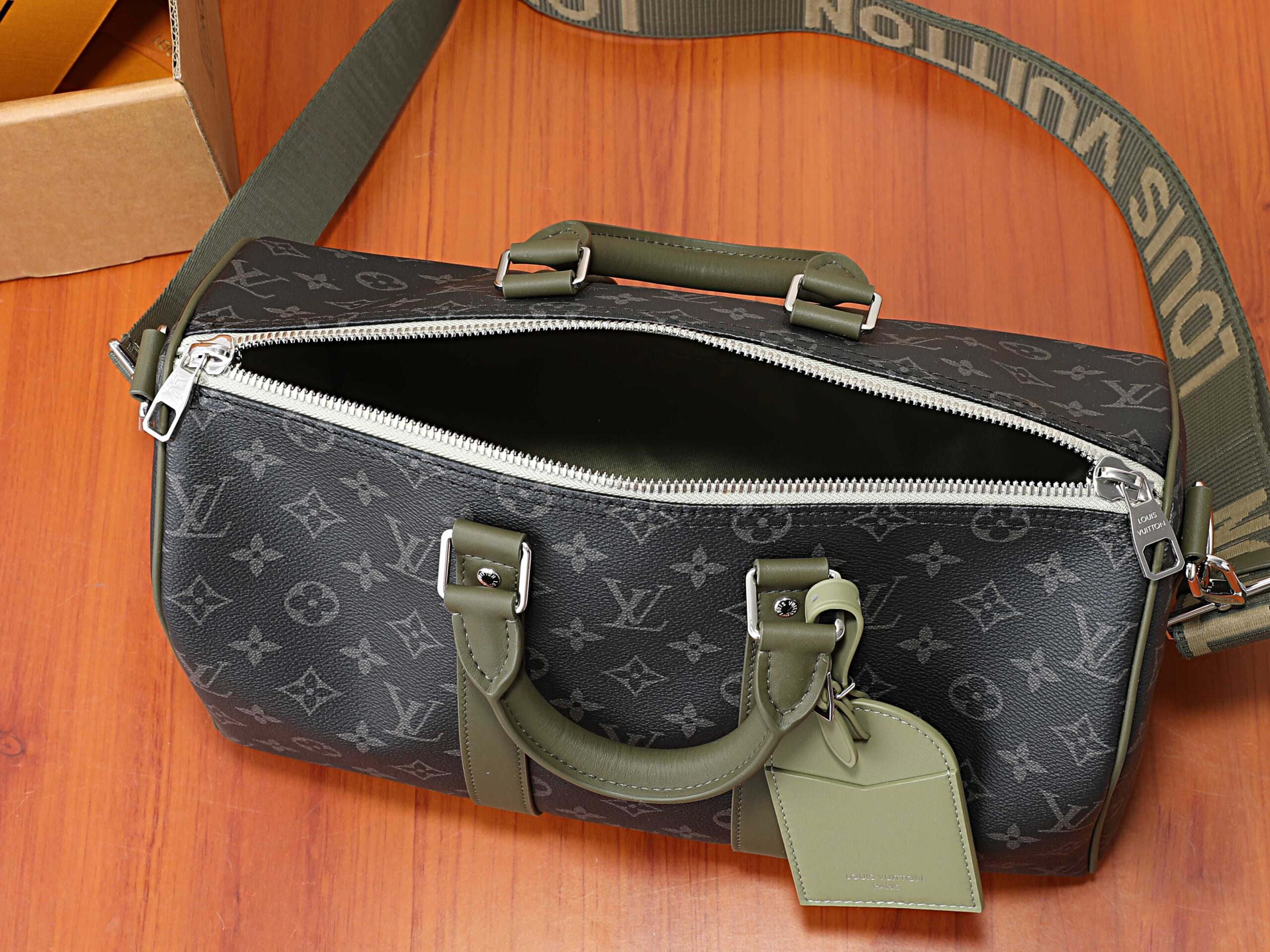 Louis Vuitton Keepall Bandoulière 35 Travel Bag in Monogram Eclipse Canvas - Image 9