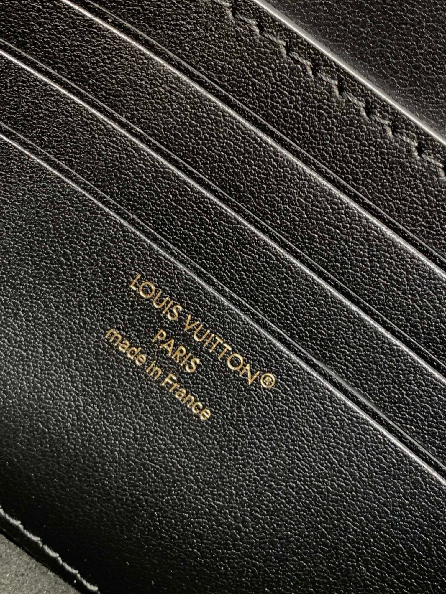 Louis Vuitton LV Bloom Wallet On Chain Crossbody Bag M14564 - Image 9