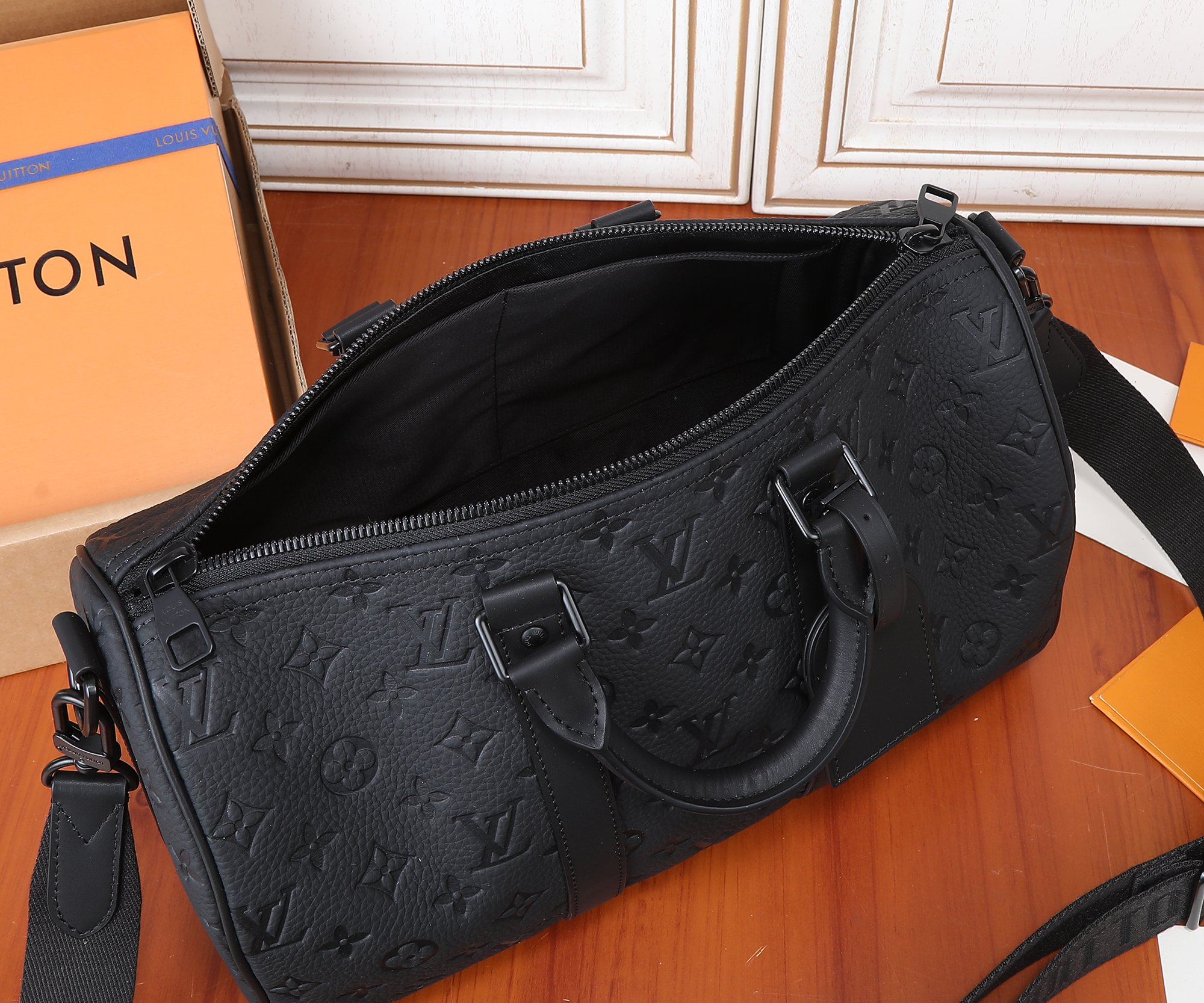 Louis Vuitton Keepall Bandoulière 35 Travel Bag - Image 9