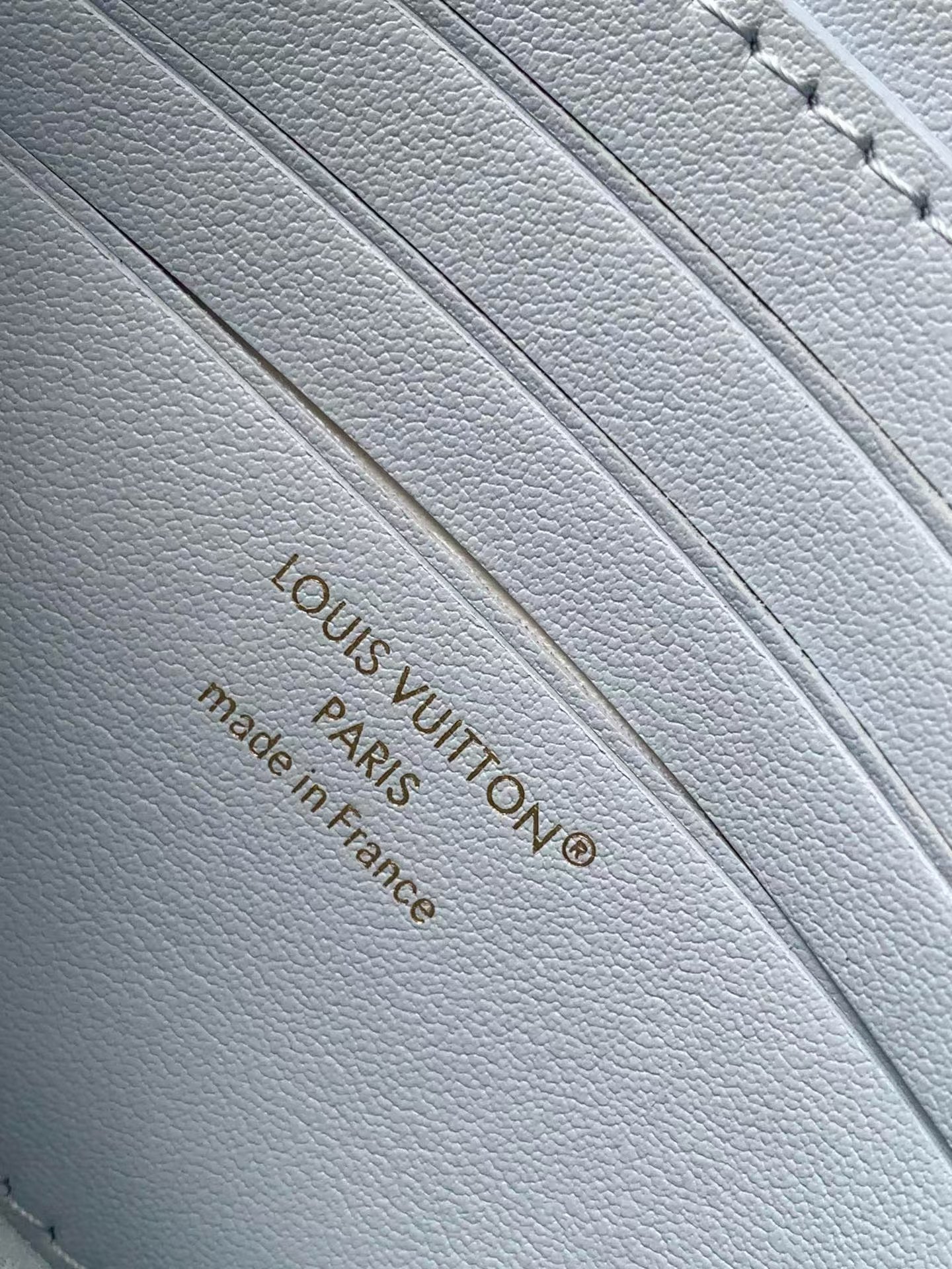 Louis Vuitton LV Bloom Wallet On Chain M14547 - Image 9