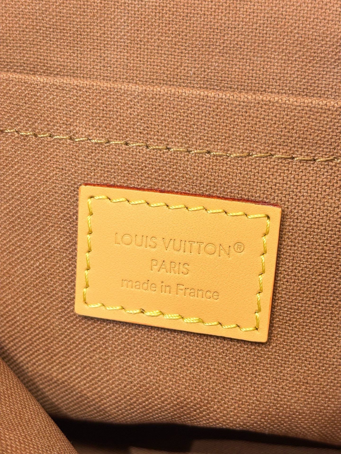 Louis Vuitton Soho Mini Monogram Canvas Bag - Image 9