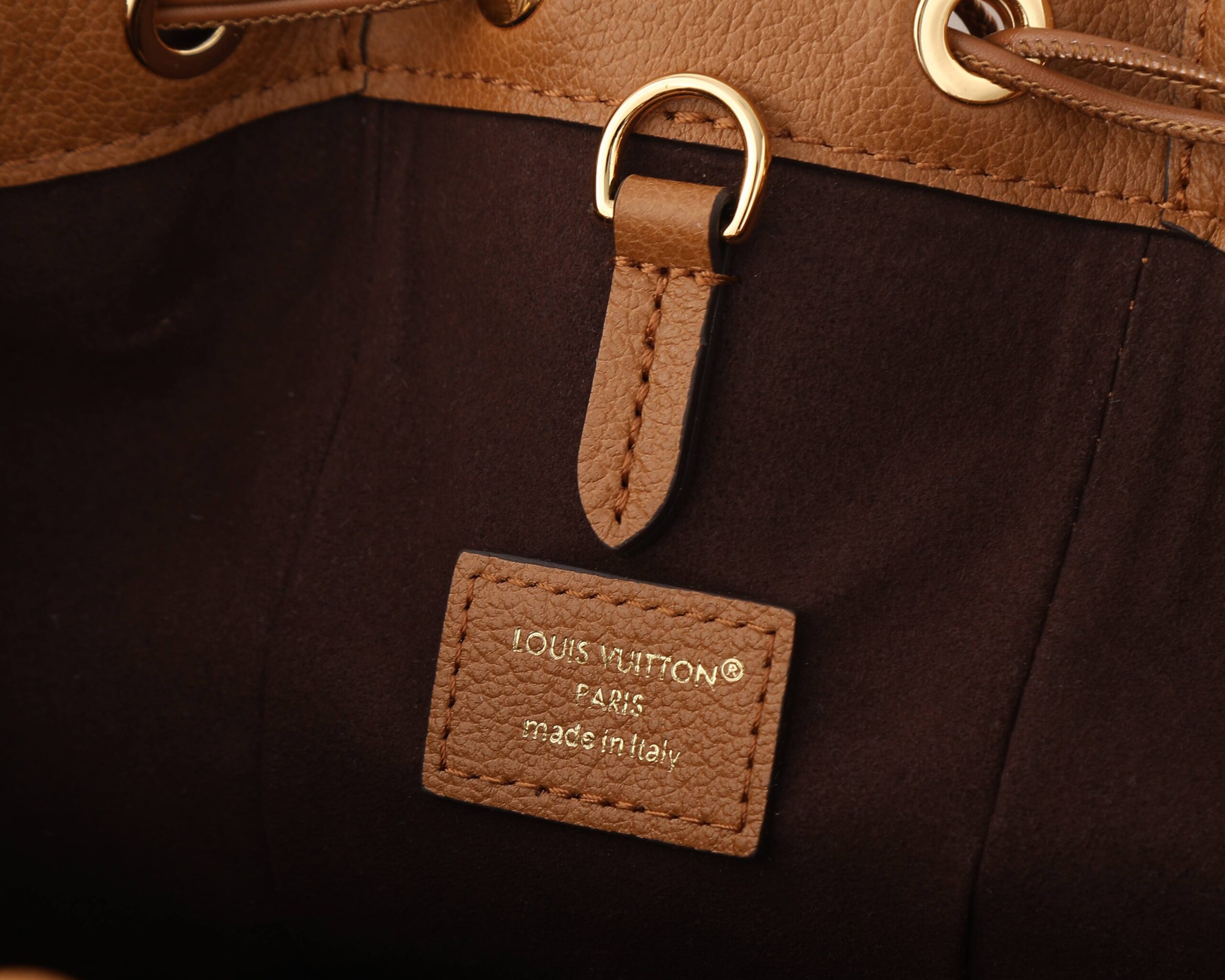 Louis Vuitton Noé Trunk Leather Crossbody Bag - Image 9