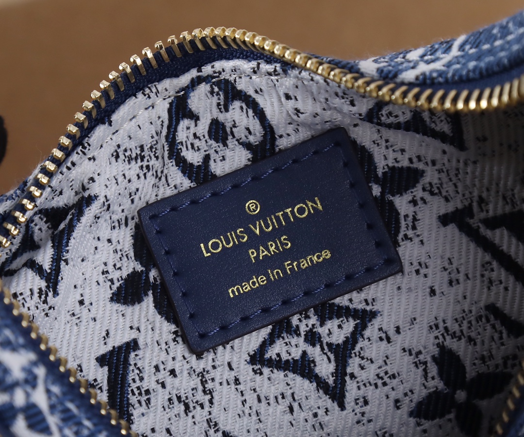 Louis Vuitton Loop Crescent Shoulder Bag M81166 - Image 9