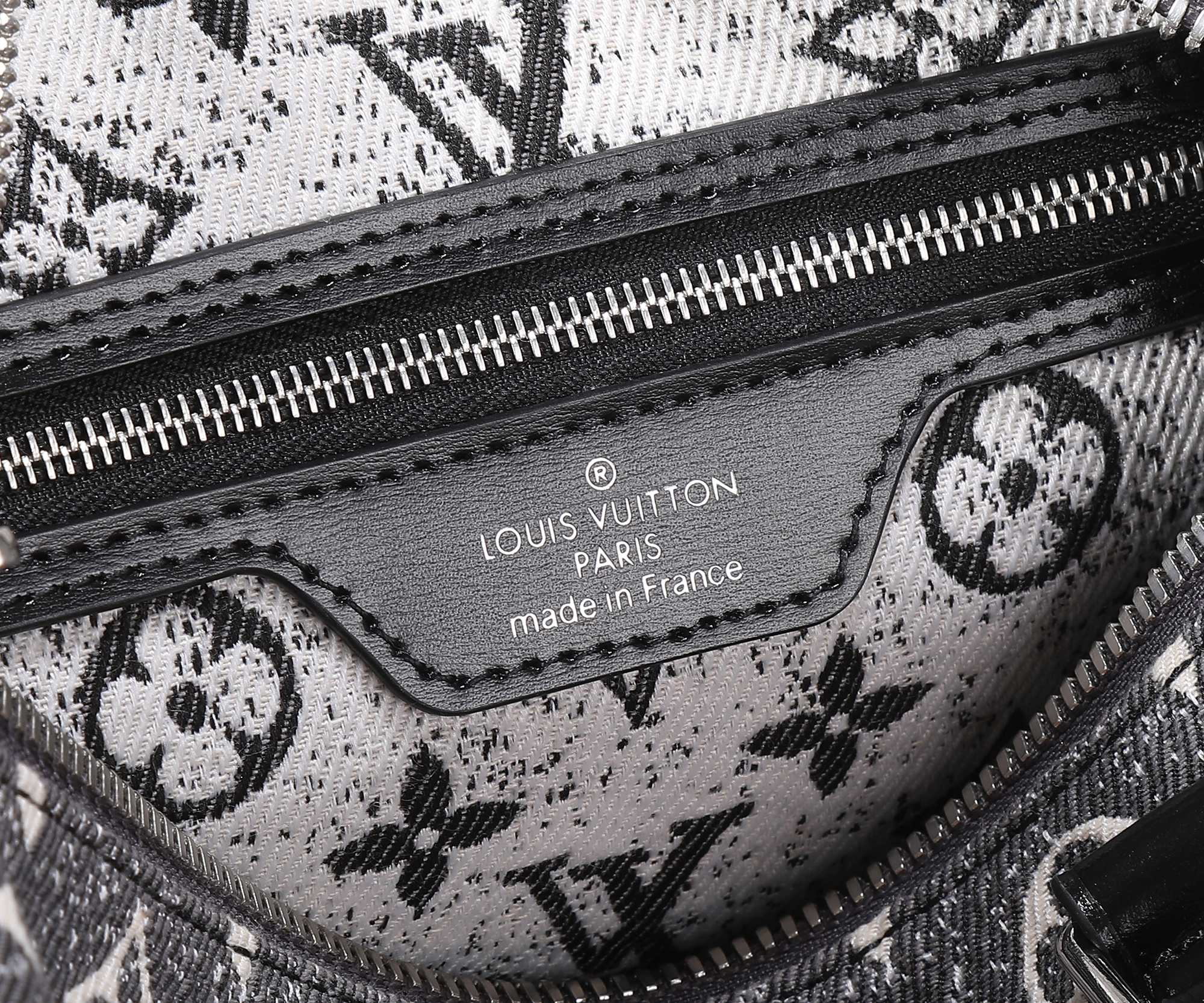 Louis Vuitton Speedy Bandouliere 25 Handbag in Monogram Denim - Image 9