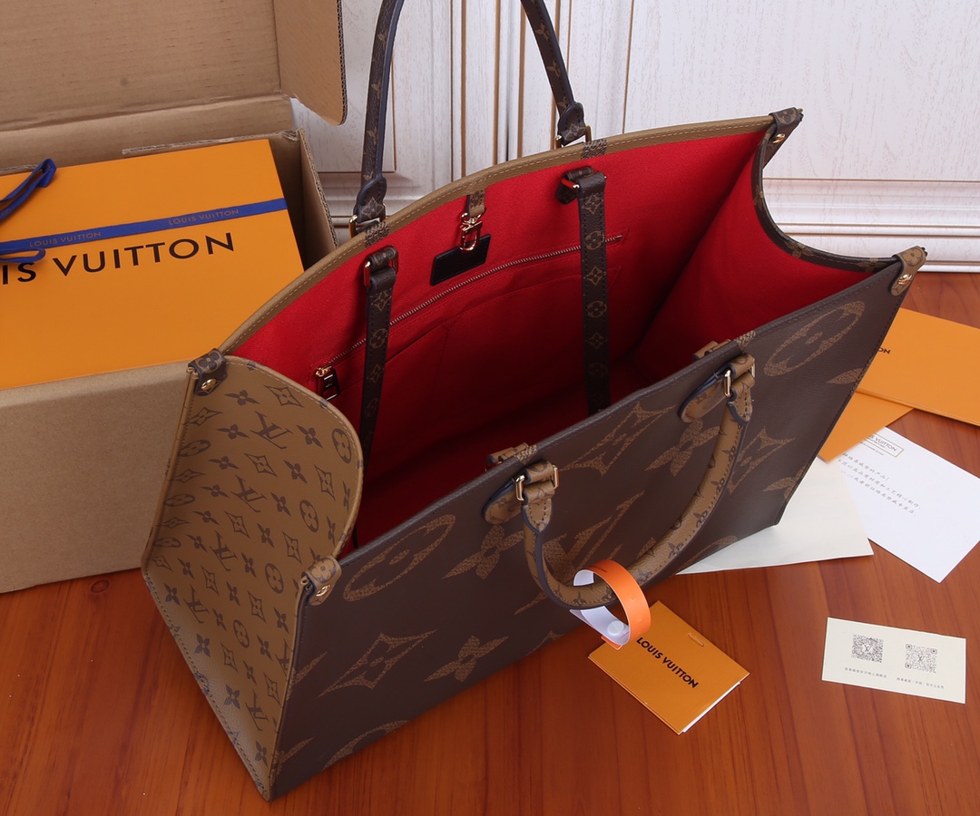 Louis Vuitton Onthego Tote Bag in Monogram Giant Canvas - Image 9