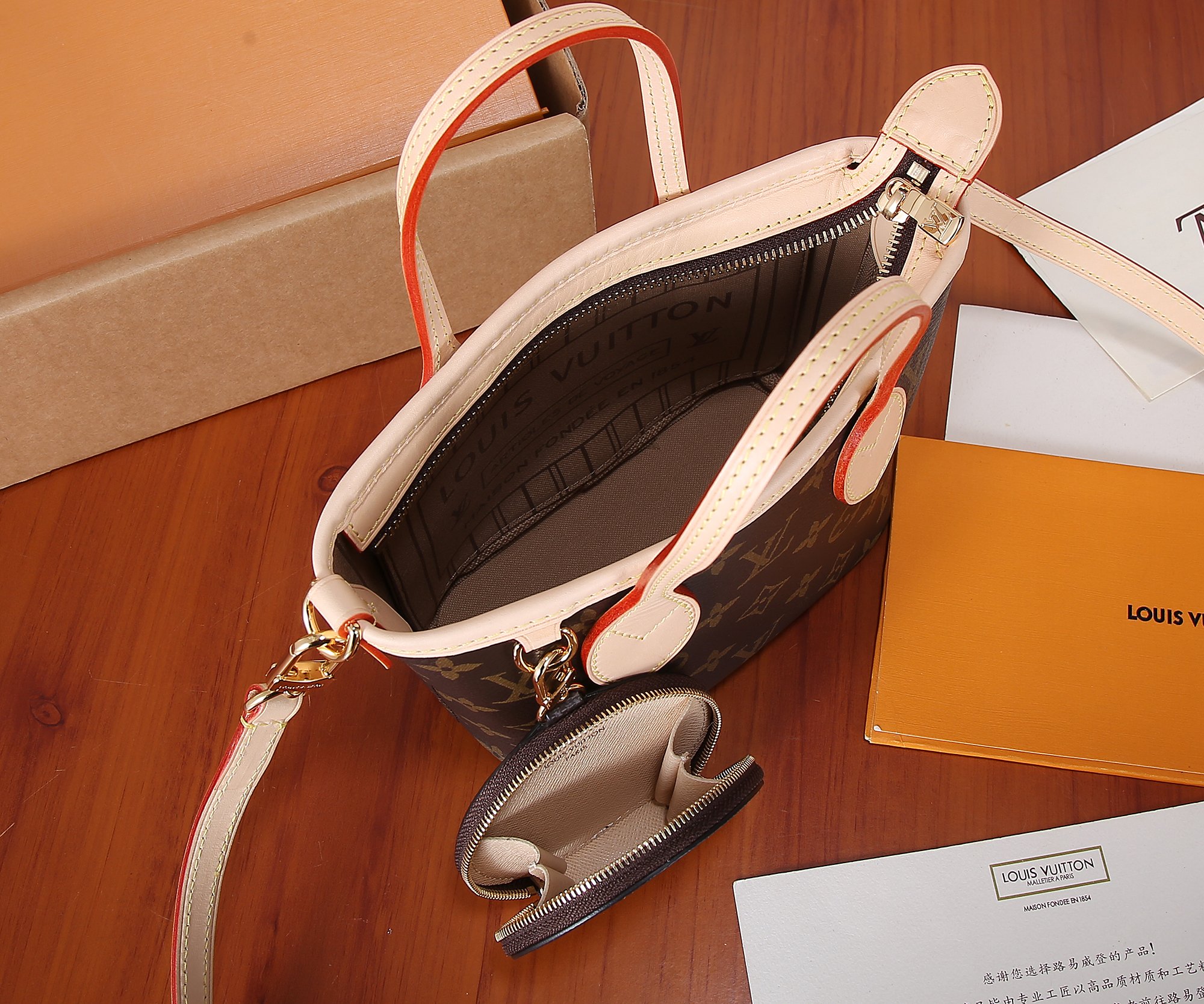 Structured Handbag with Adjustable Shoulder Strap - Image 9
