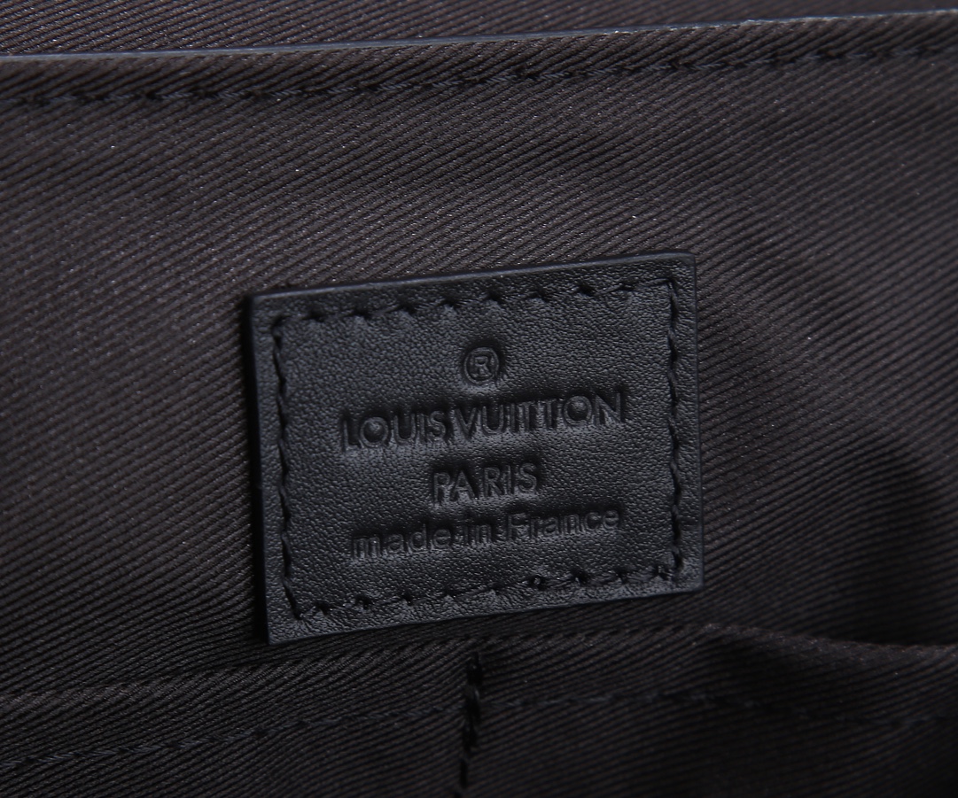 Louis Vuitton Aerogram Messenger Bag M57080 - Image 9