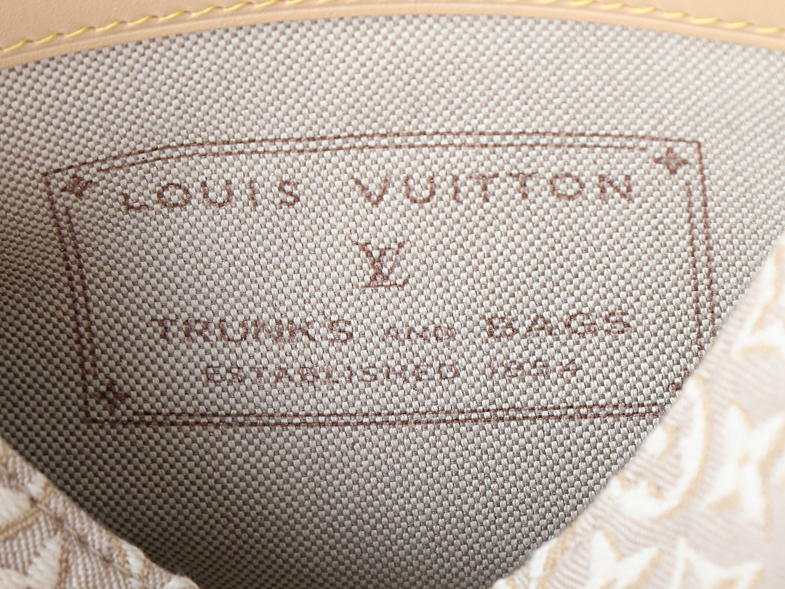 Louis Vuitton Diane Shoulder Bag in Monogram Emblème Jacquard Canvas - Image 9