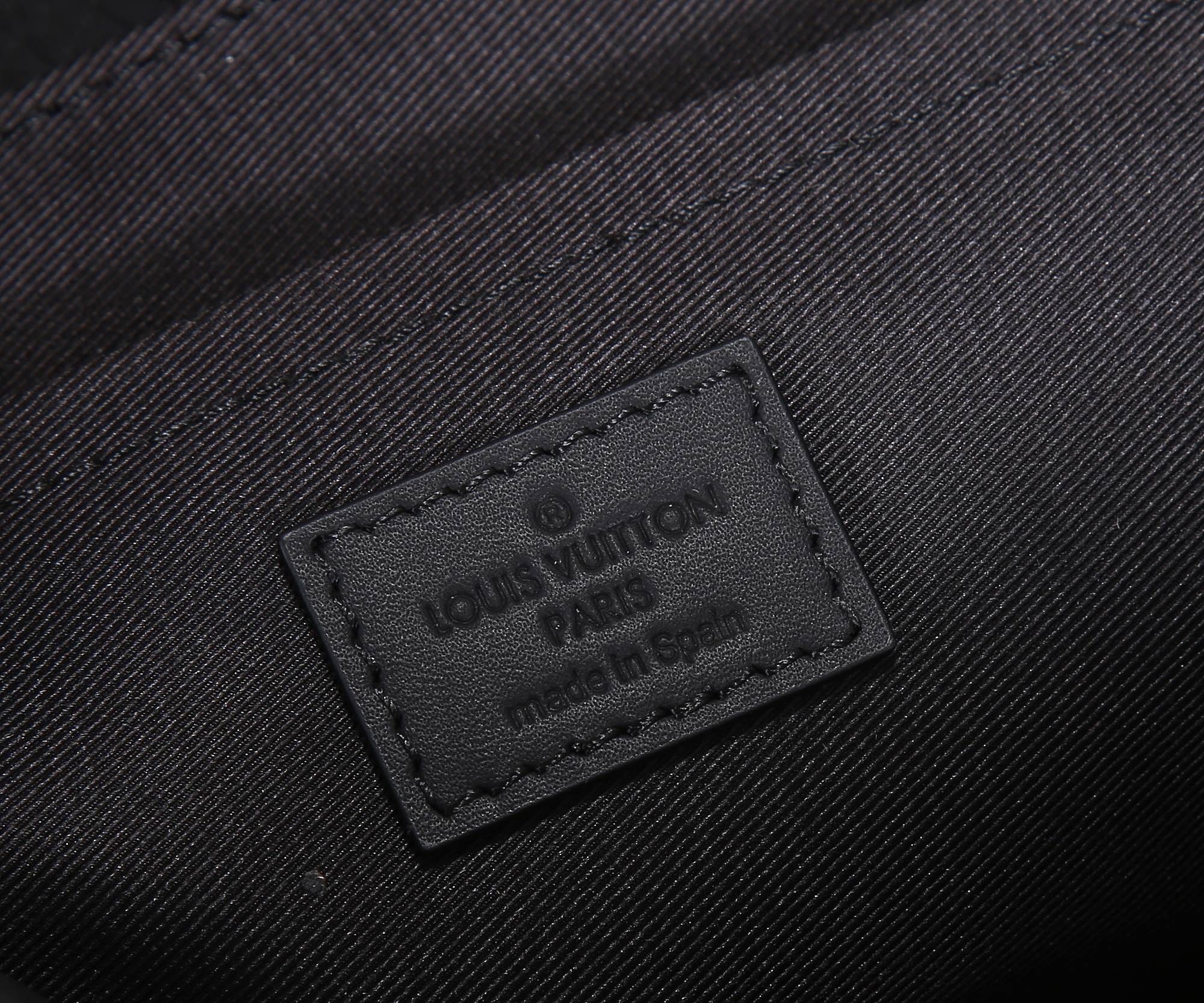 Louis Vuitton S-Cape Messenger Bag M23741 - Image 9