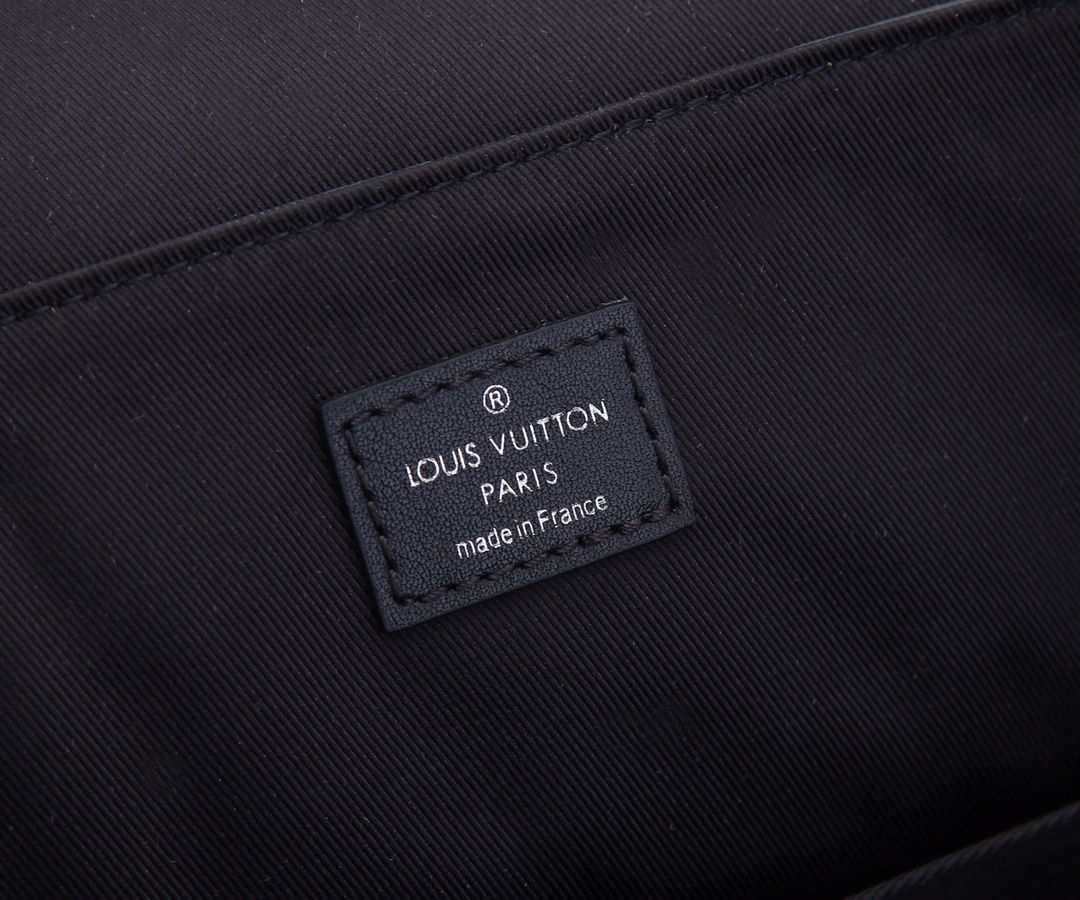 Louis Vuitton Trio Shoulder Bag in Monogram Eclipse Canvas - Image 9