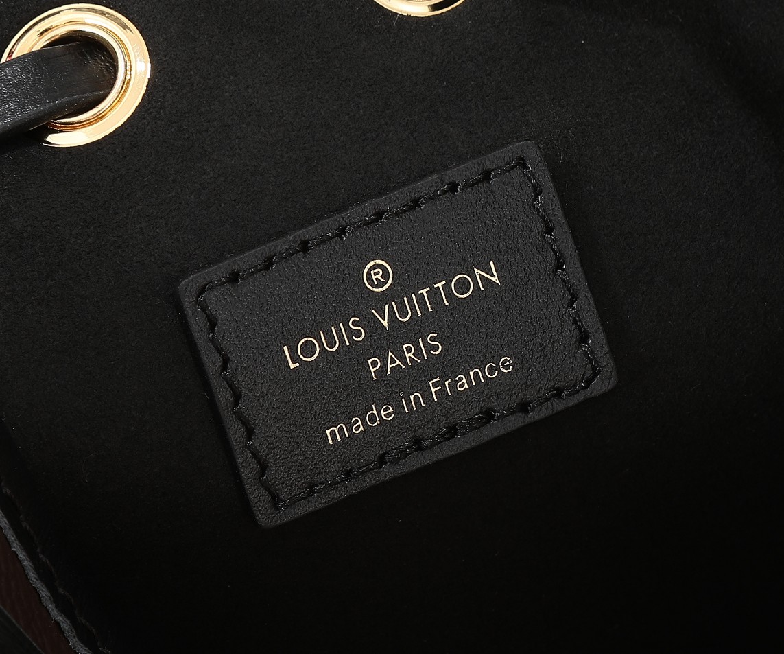 Louis Vuitton Canoe Monogram Canvas Crossbody Bag - Image 9