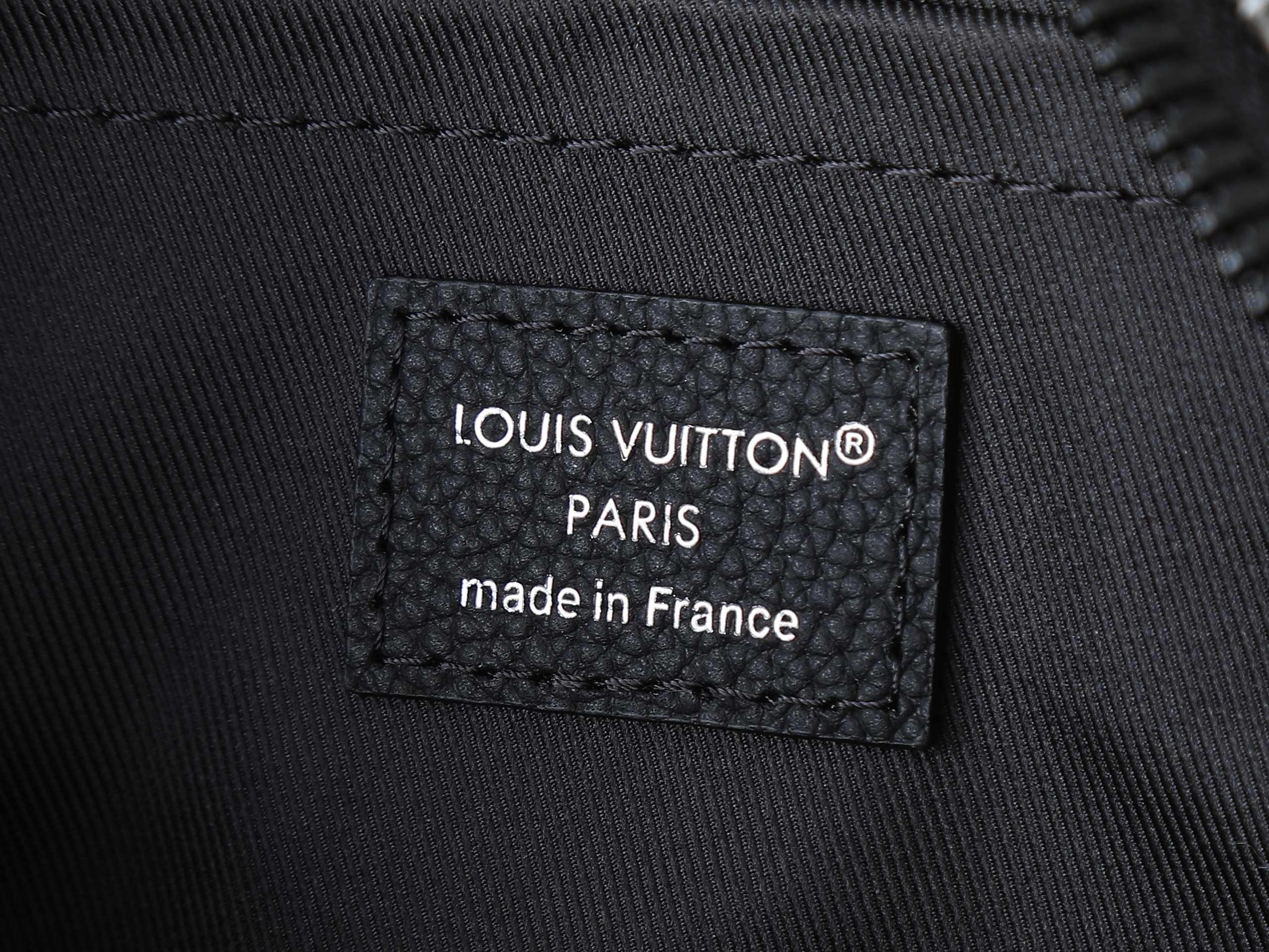 Louis Vuitton Keepall Bandoulière 25 Travel Bag in Damoflage Black - Image 9