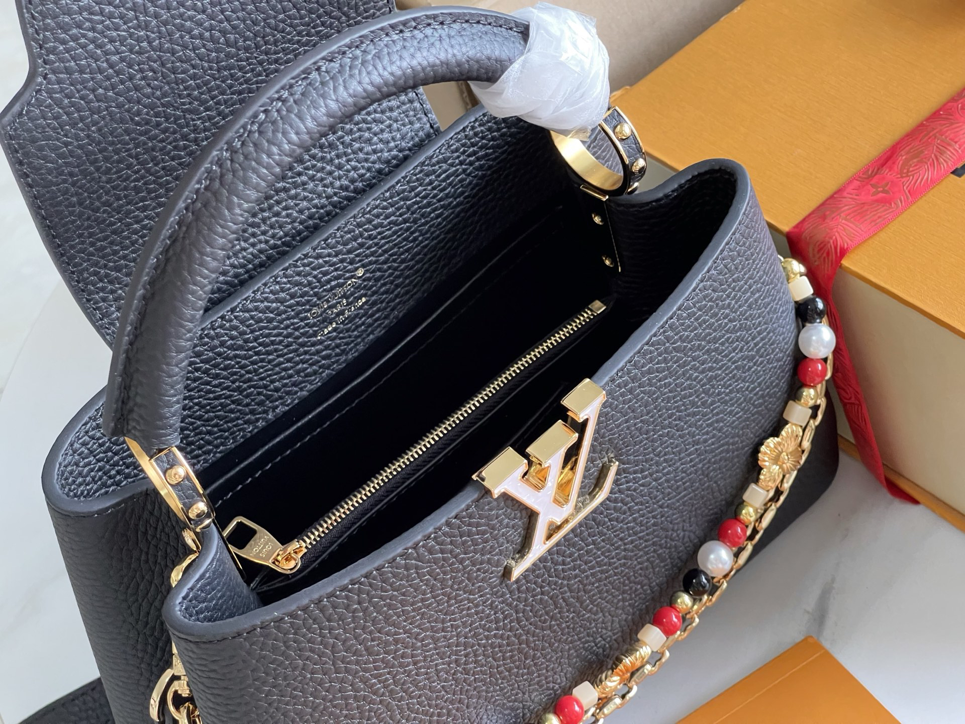 Louis Vuitton Capucines Small Taurillon Leather Handbag - Image 9