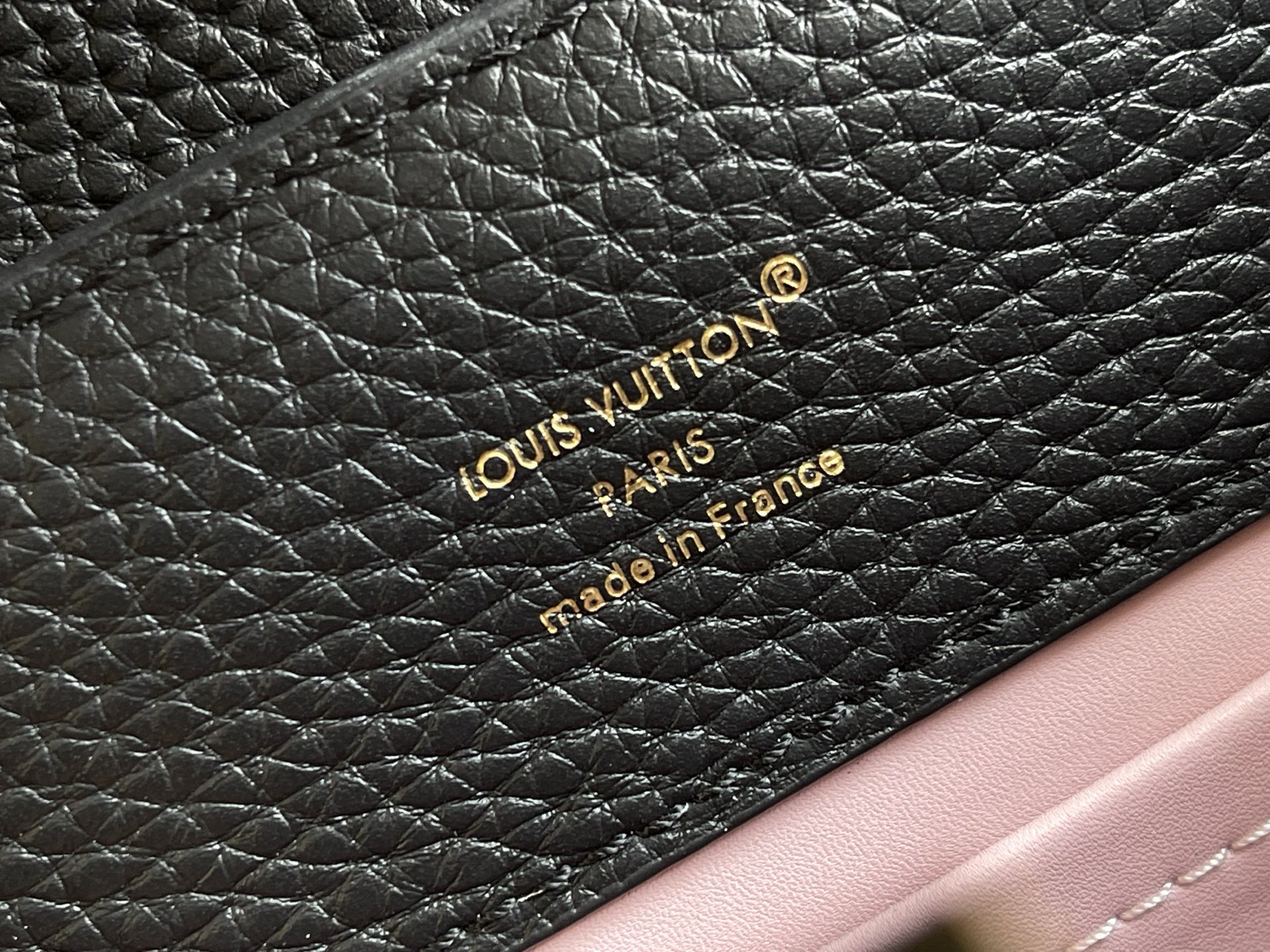 Louis Vuitton Capucines Small Handbag in Taurillon Leather - Image 9