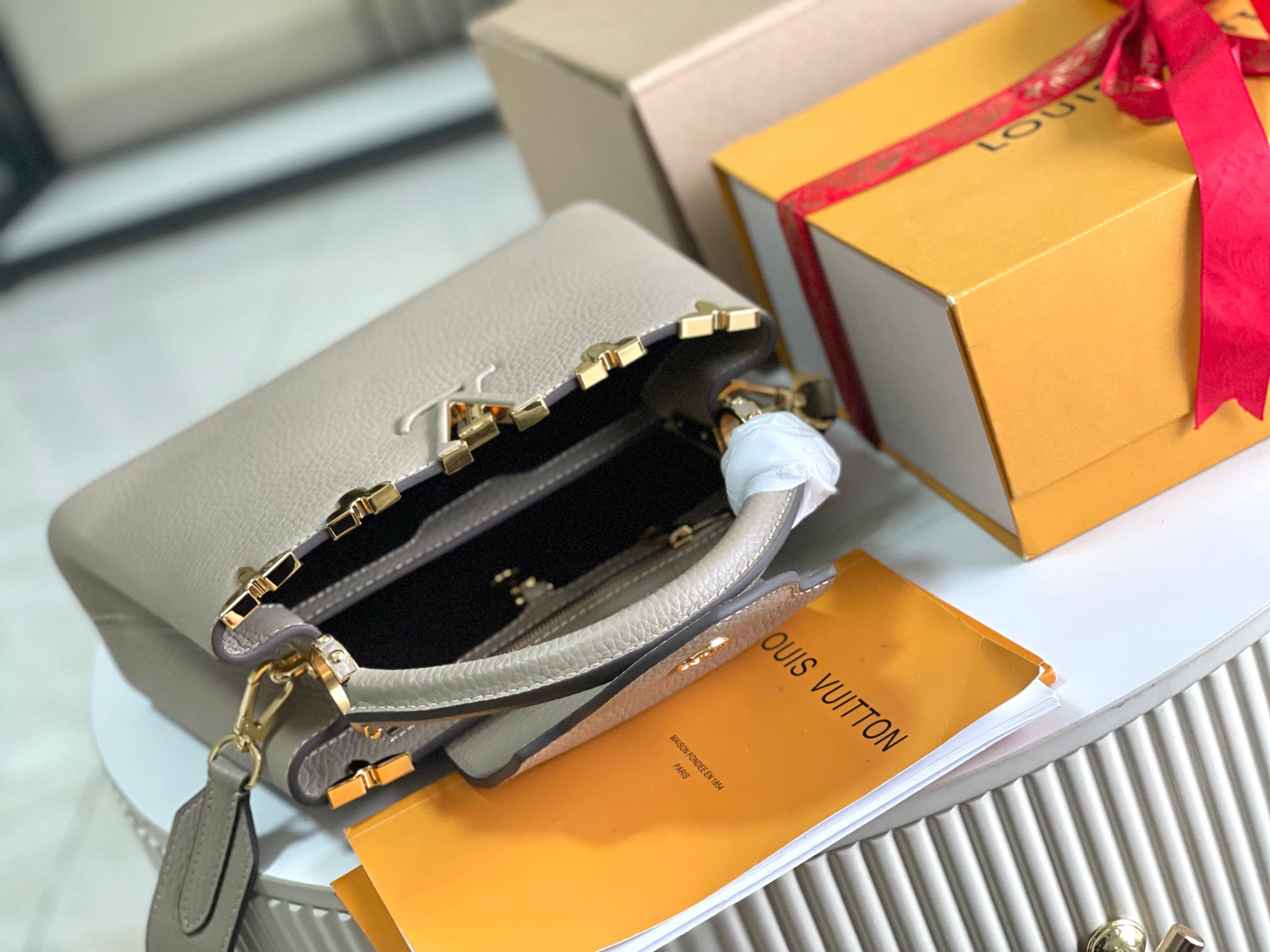 Louis Vuitton Capucines Flower Crown Small Handbag - Image 9