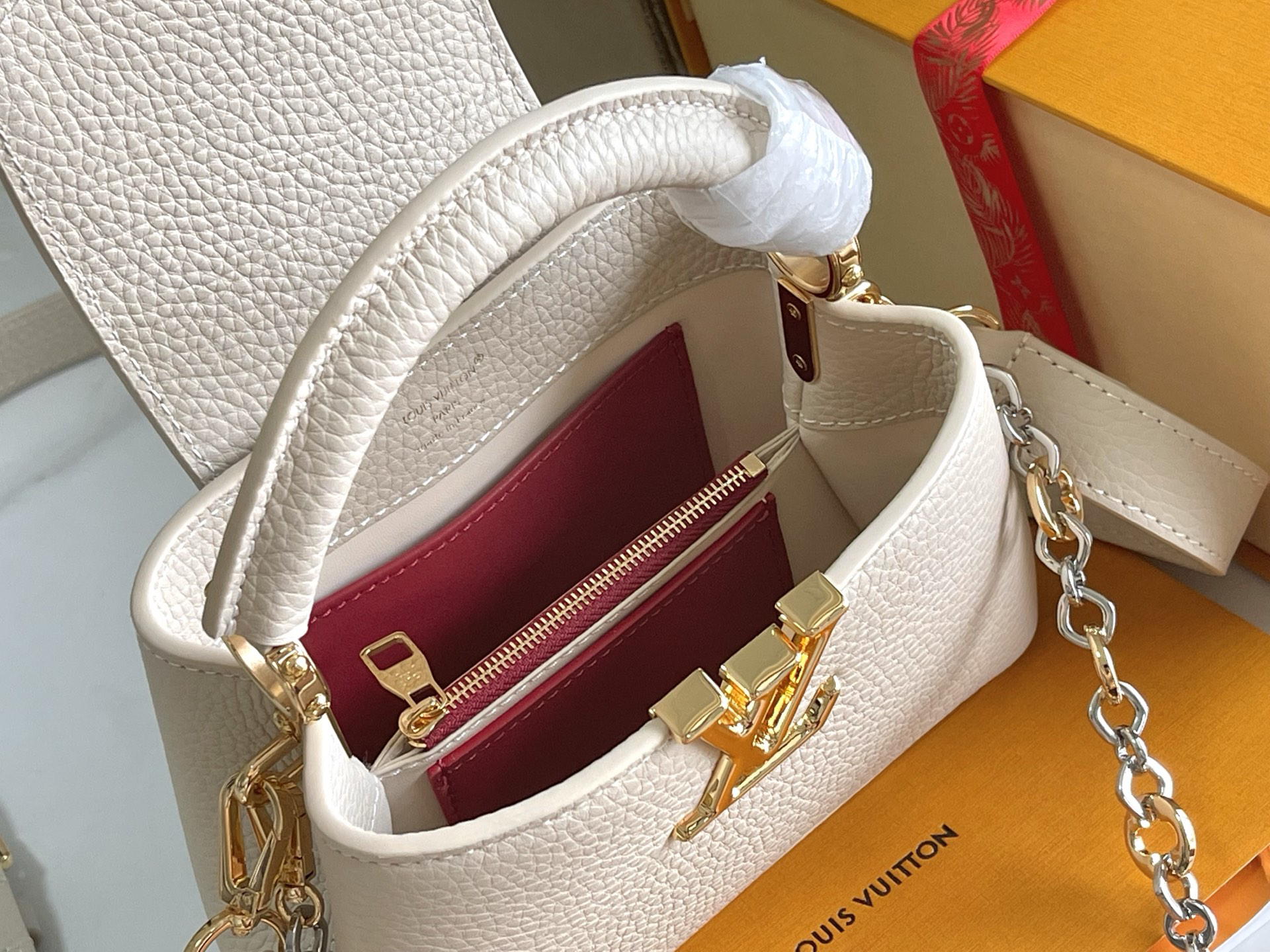 Louis Vuitton Capucines BB Handbag in White Cow Leather - Image 9