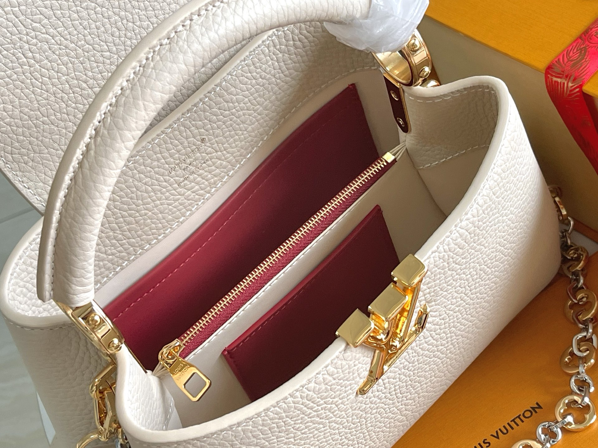 Louis Vuitton Capucines BB Handbag in Ivory Calfskin - Image 9
