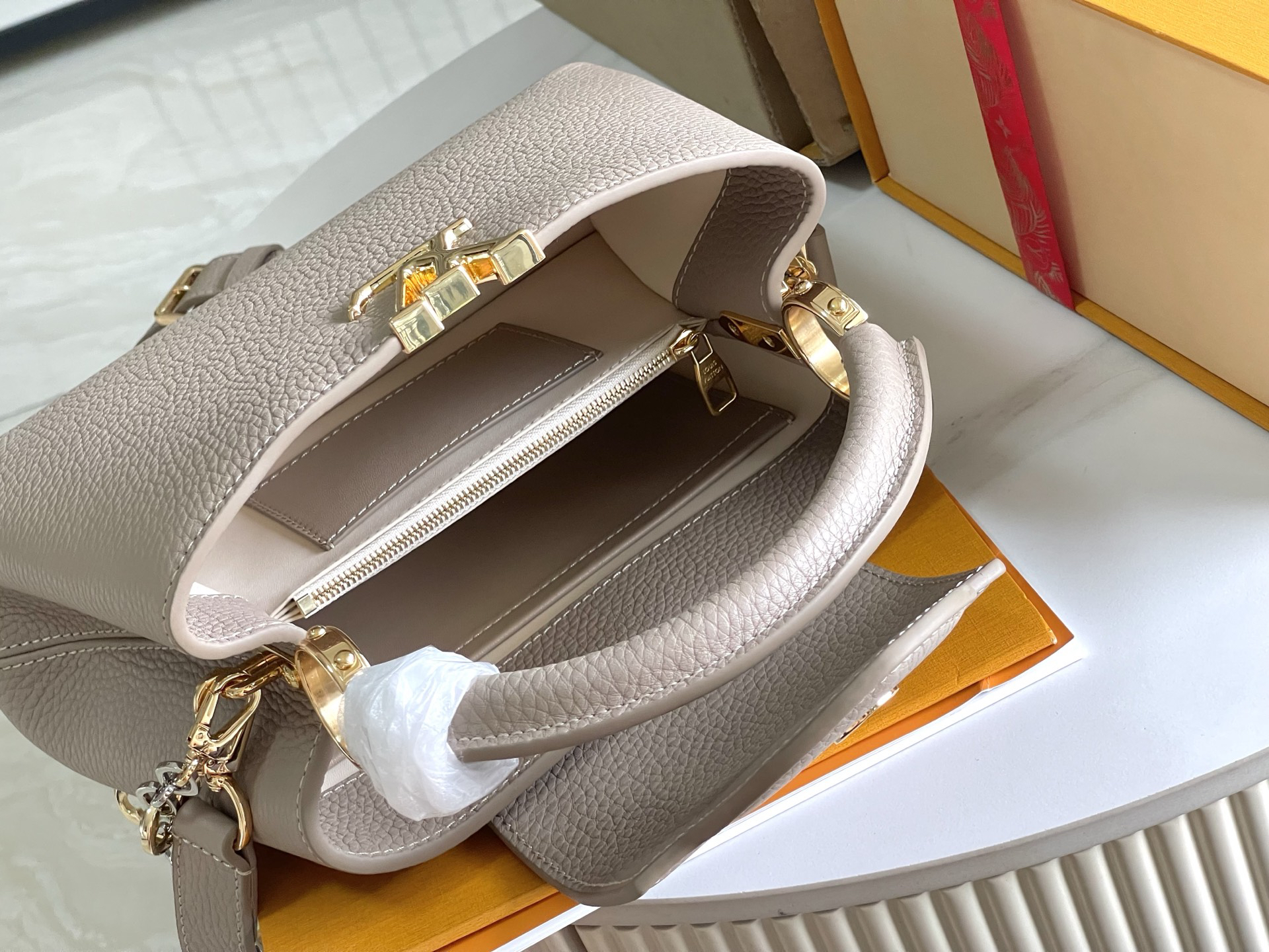 Louis Vuitton Capucines BB Handbag, Gray, Small - Image 9