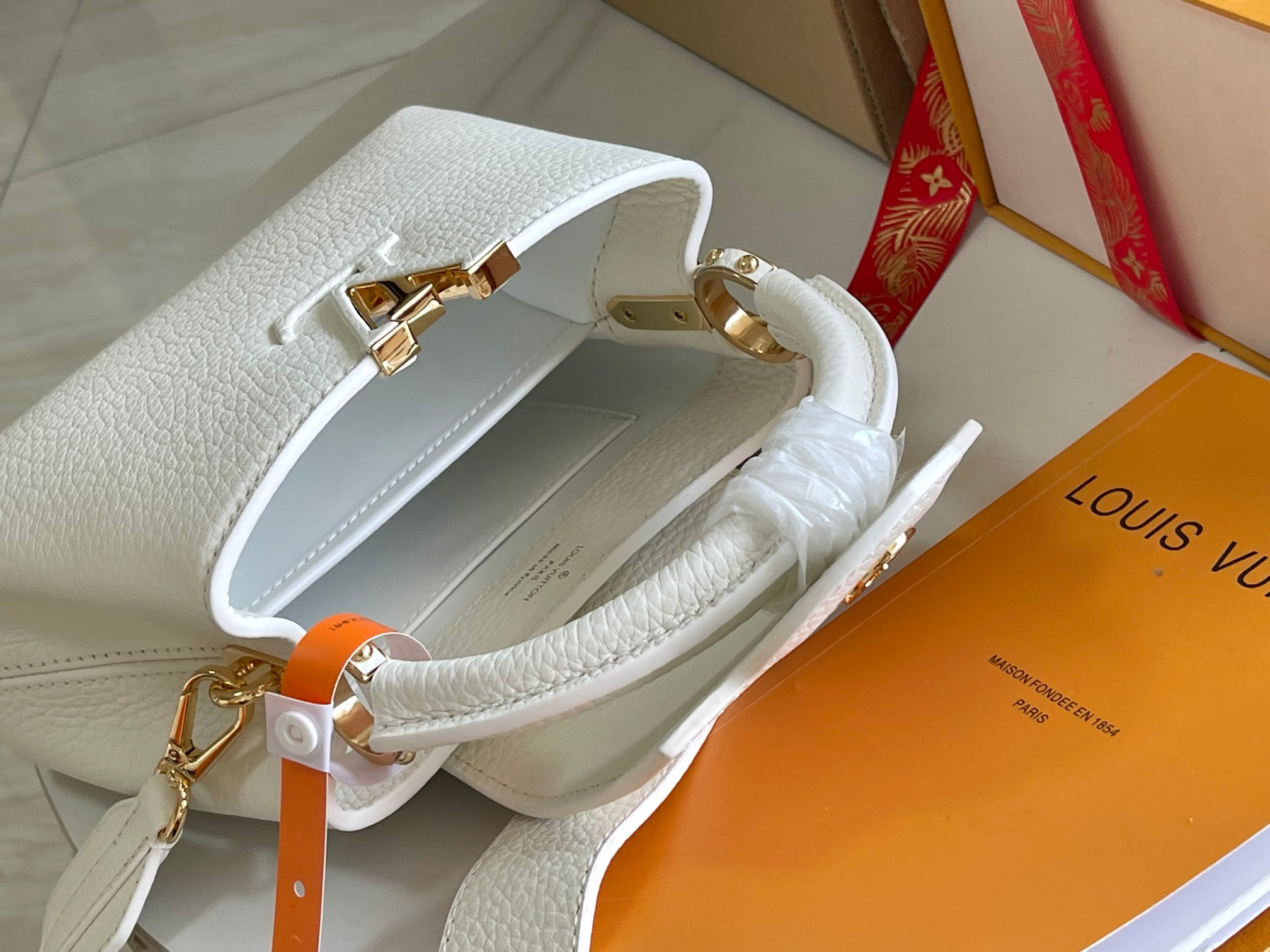Louis Vuitton Capucines BB Handbag - Image 9