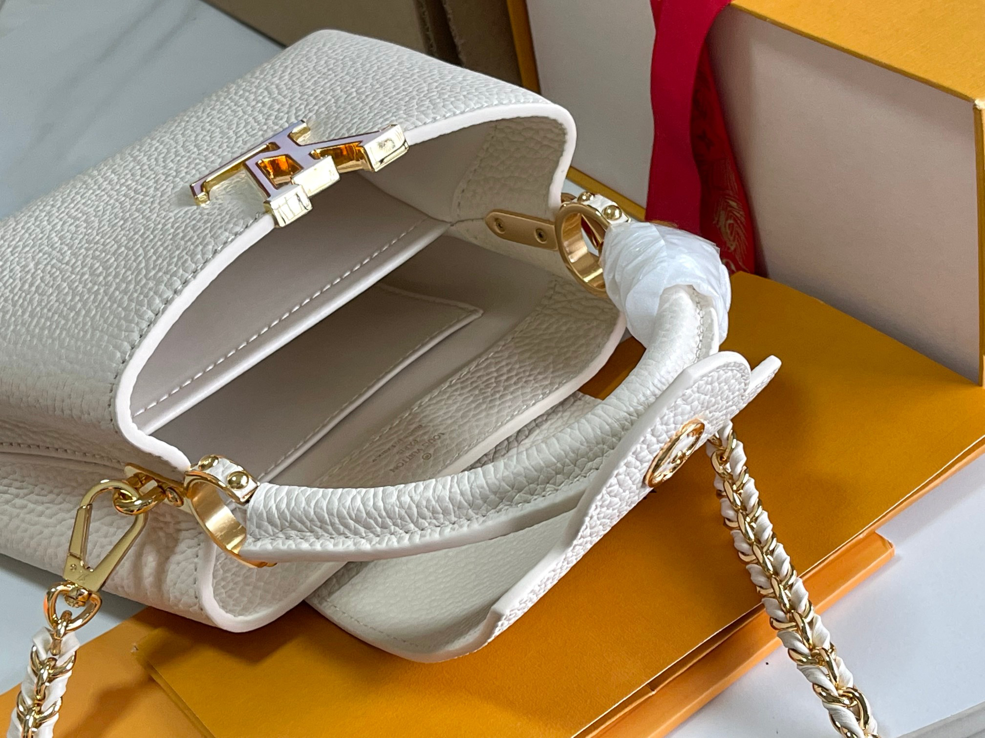 Louis Vuitton Capucines Mini Shoulder Bag in Cream White Taurillon Leather - Image 9