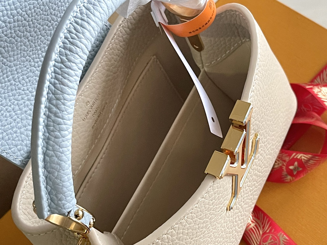 Louis Vuitton Capucines Mini Handbag in Taurillon Leather - Image 9