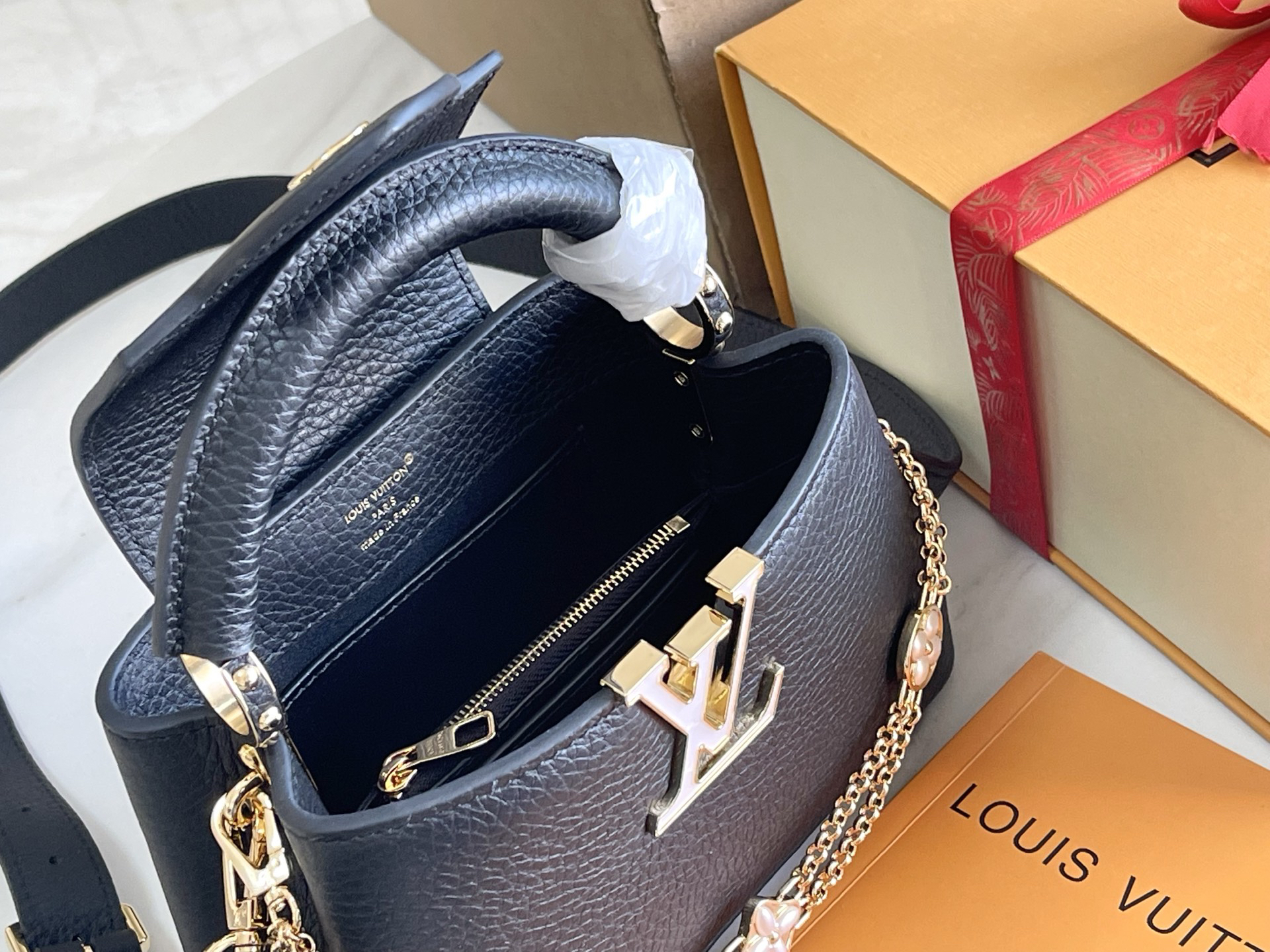 Louis Vuitton Capucines Mini Crossbody Bag M25461 - Image 9