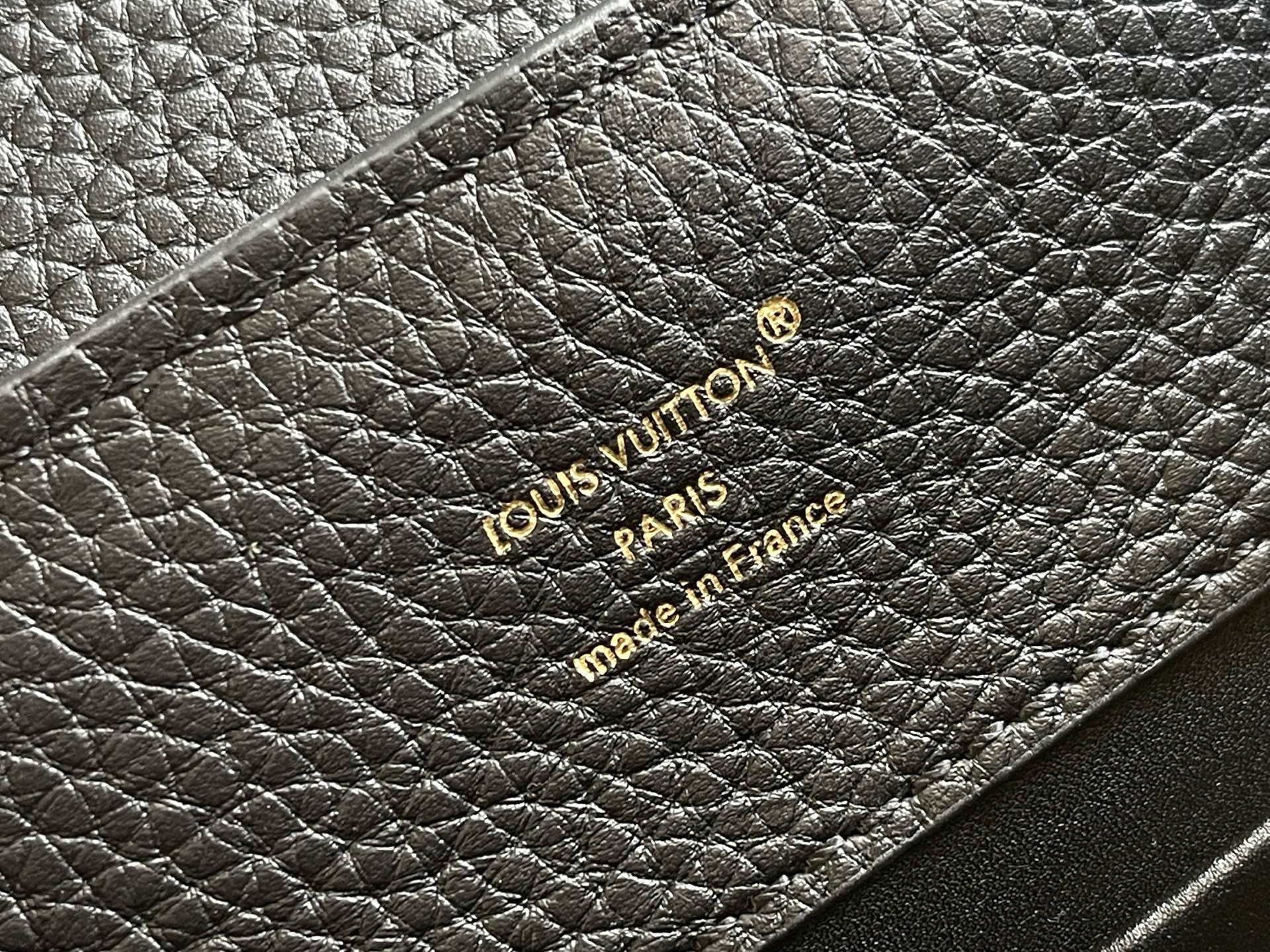Louis Vuitton Capucines Small Black Leather Handbag - Image 9