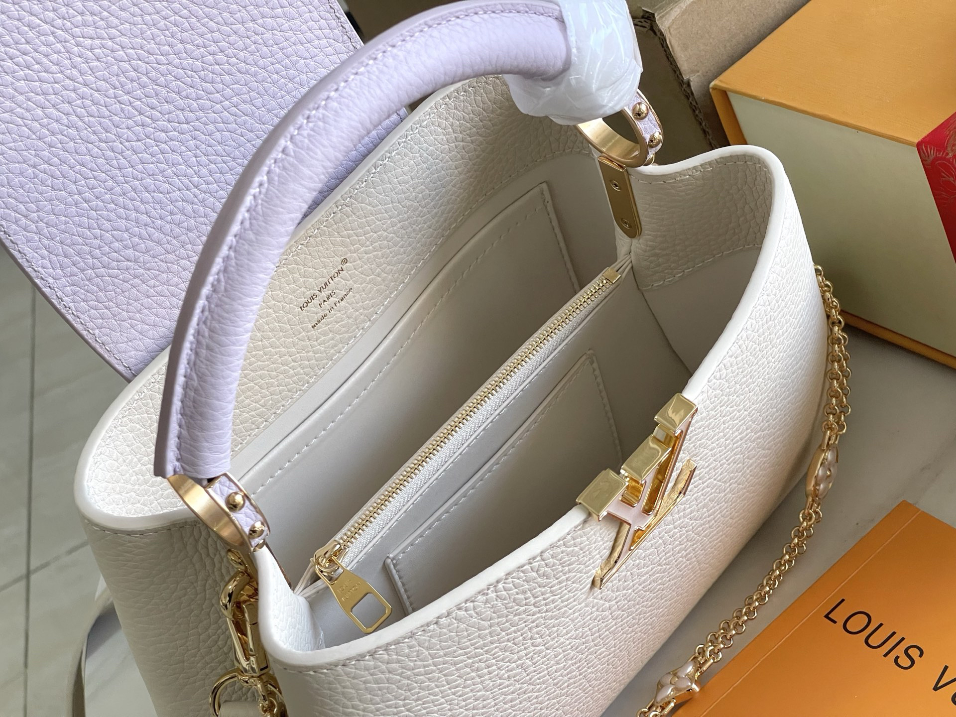 Louis Vuitton Capucines Handbag M25461 in Ivory and Lavender - Image 9