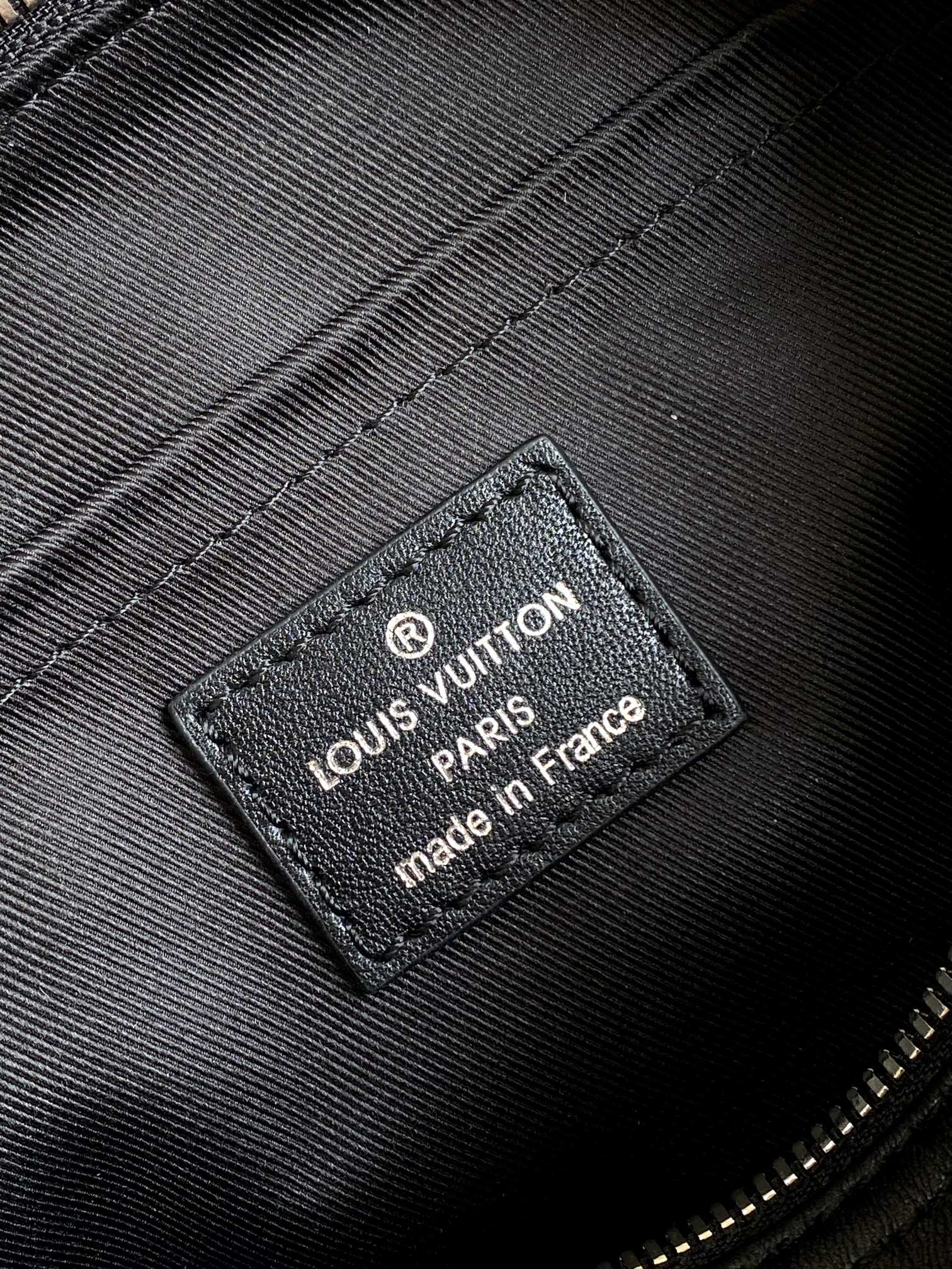 Louis Vuitton Keepall Bandoulière 25 Crossbody Bag - Image 9
