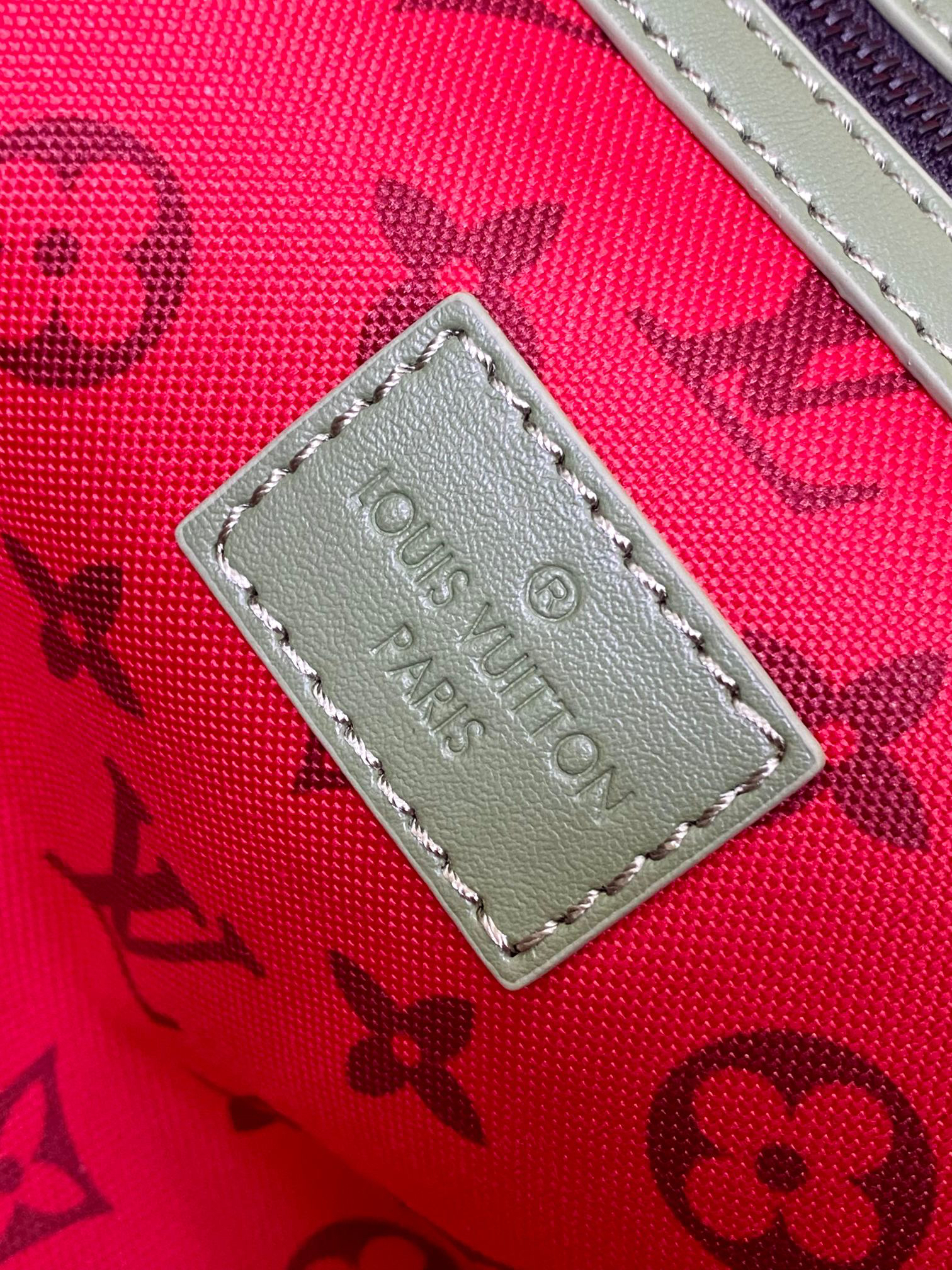 Louis Vuitton Keepall Bandoulière 55 Monogram Tones Travel Bag - Image 9