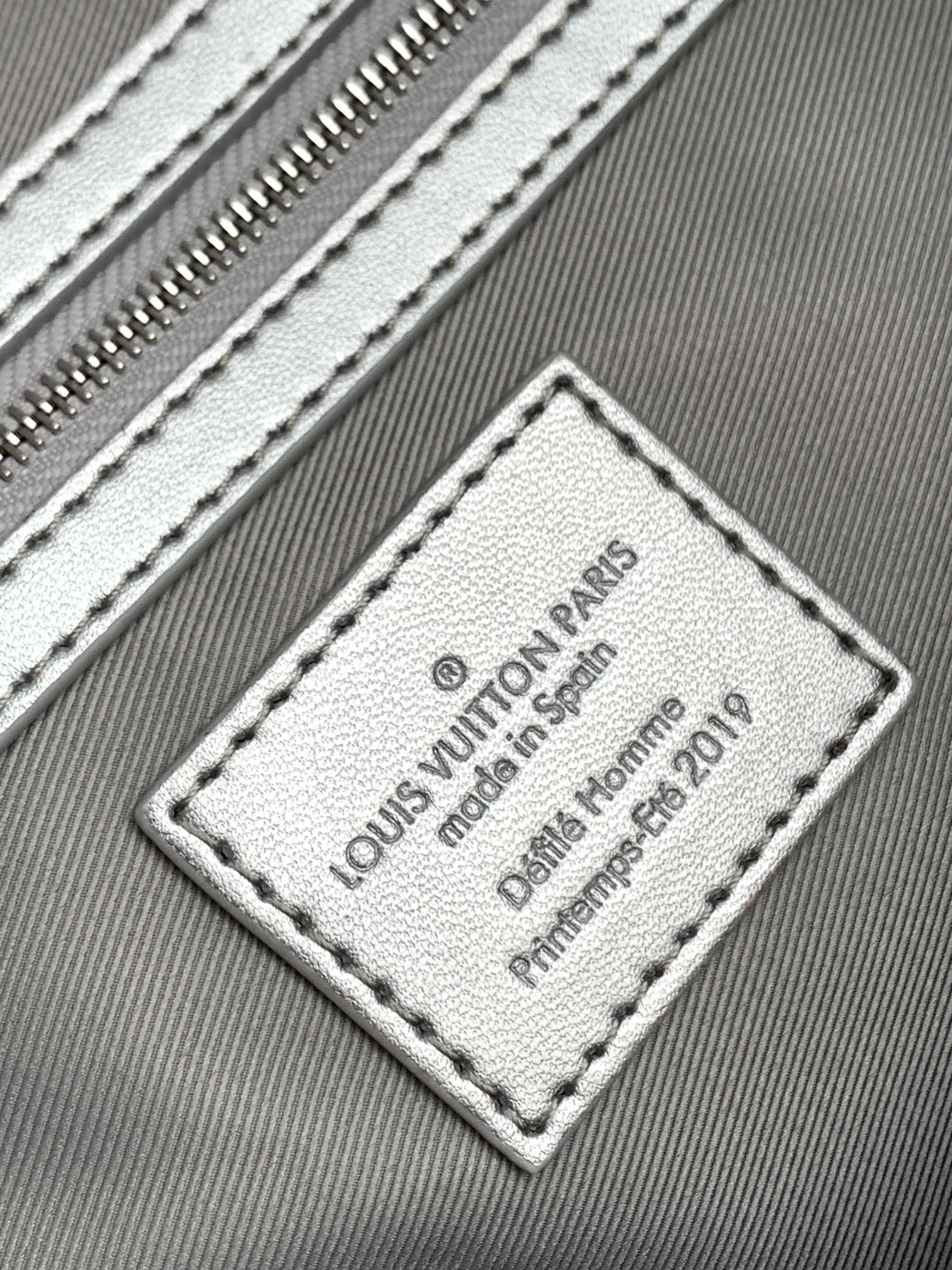Louis Vuitton Keepall Bandoulière 50 Travel Bag in Silver Glitter Damier Leather - Image 9