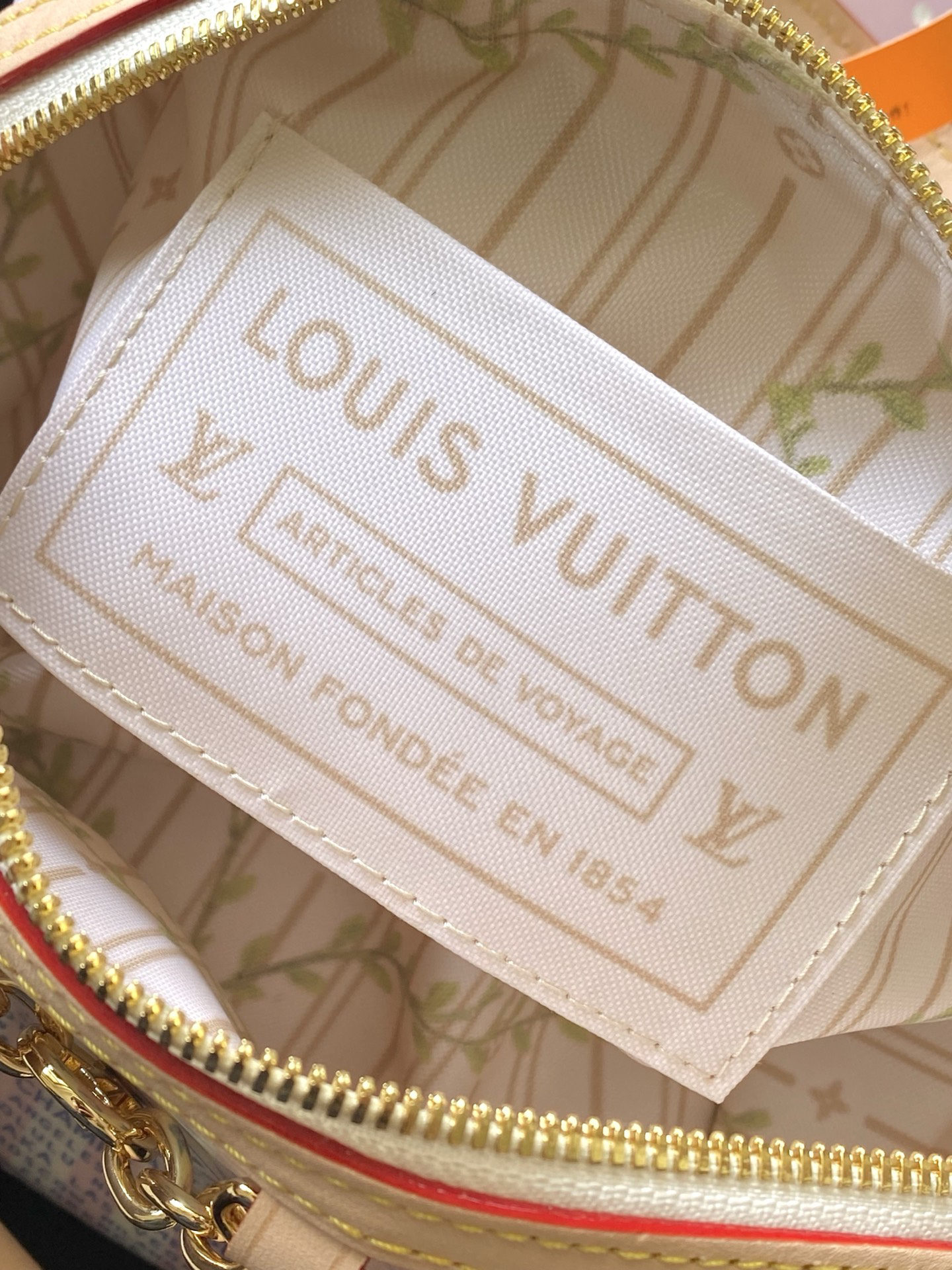 Louis Vuitton Speedy Bandoulière 20 Crossbody Bag in Pink - Image 9