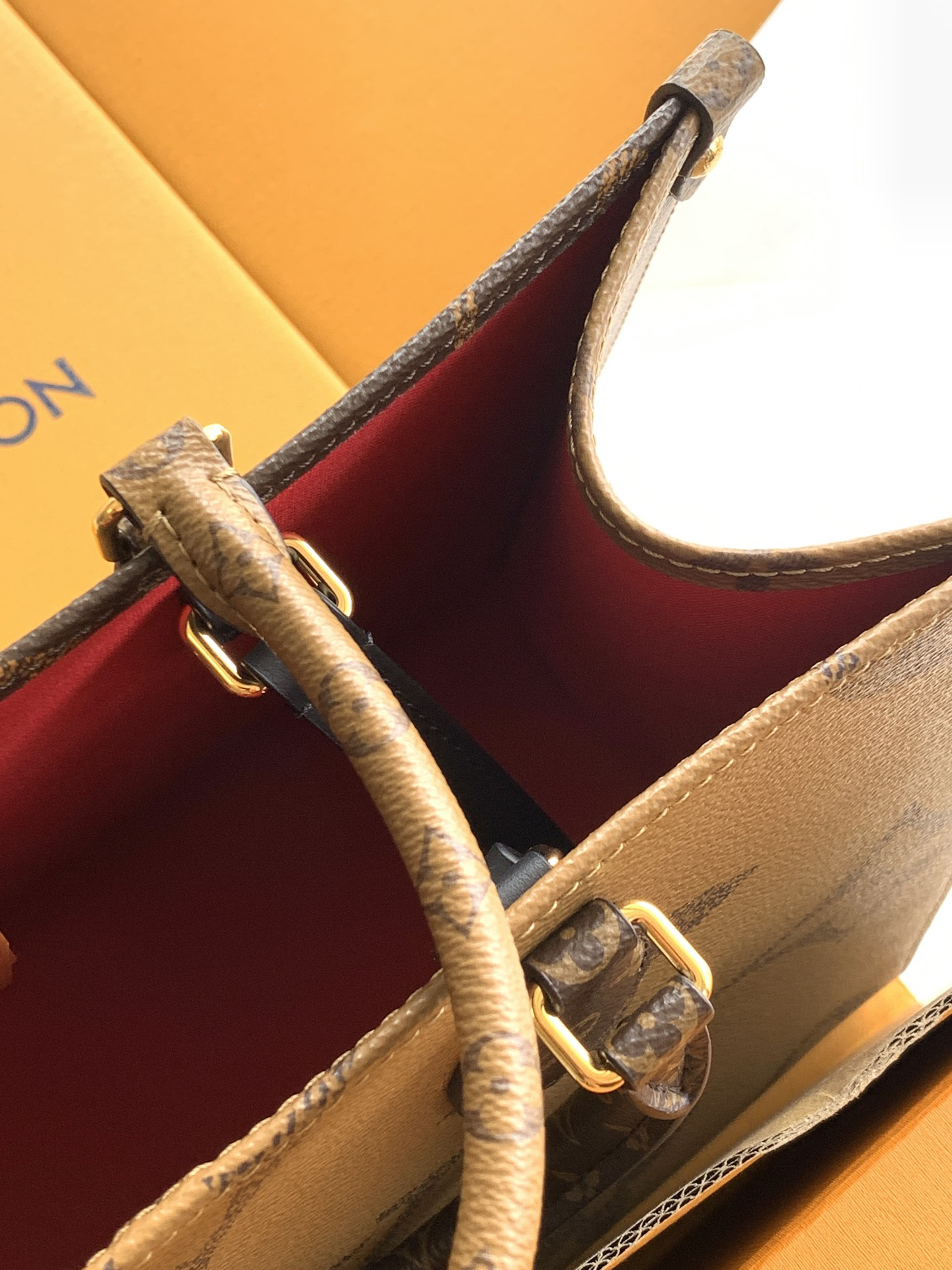 Louis Vuitton Onthego MM Leather Tote Bag - Image 9