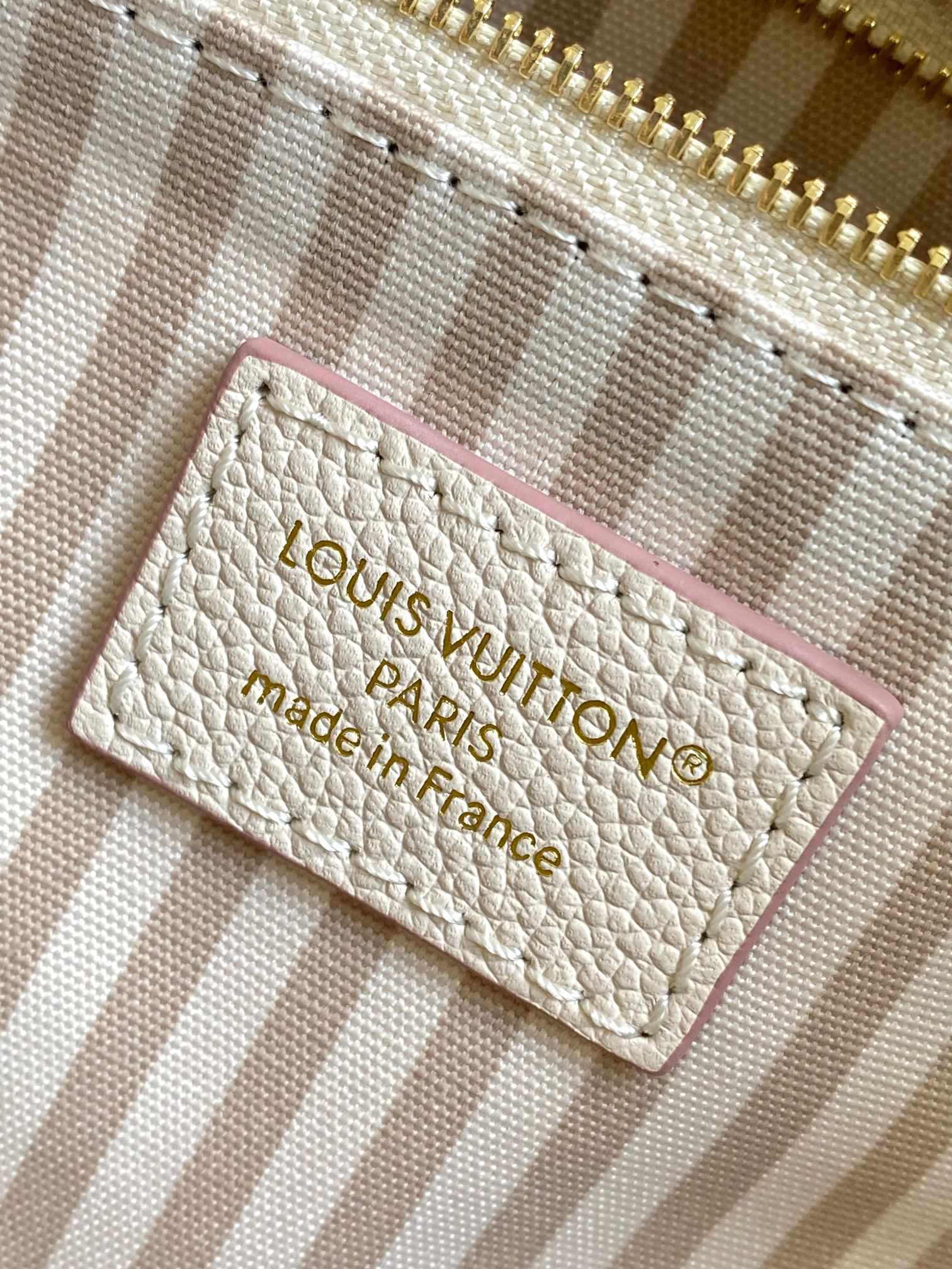 Louis Vuitton OnTheGo Small Shoulder Bag M14403 in Beige Monogram Empreinte Leather - Image 9