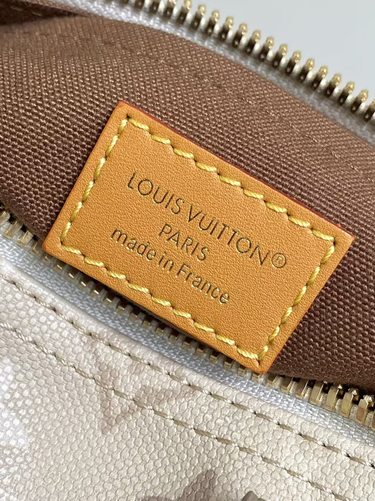 Louis Vuitton Keepall Bandoulière 25 Monogram Surplus Travel Bag - Image 9