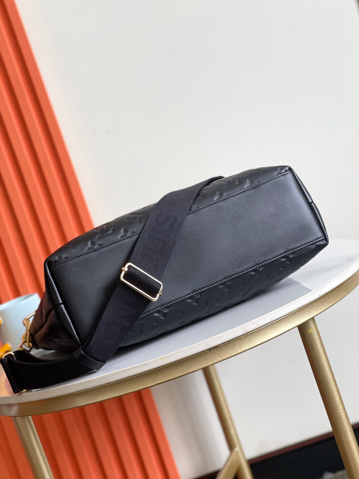 Louis Vuitton Coussin Hobo Bag in Top-Grain Lambskin - Image 9