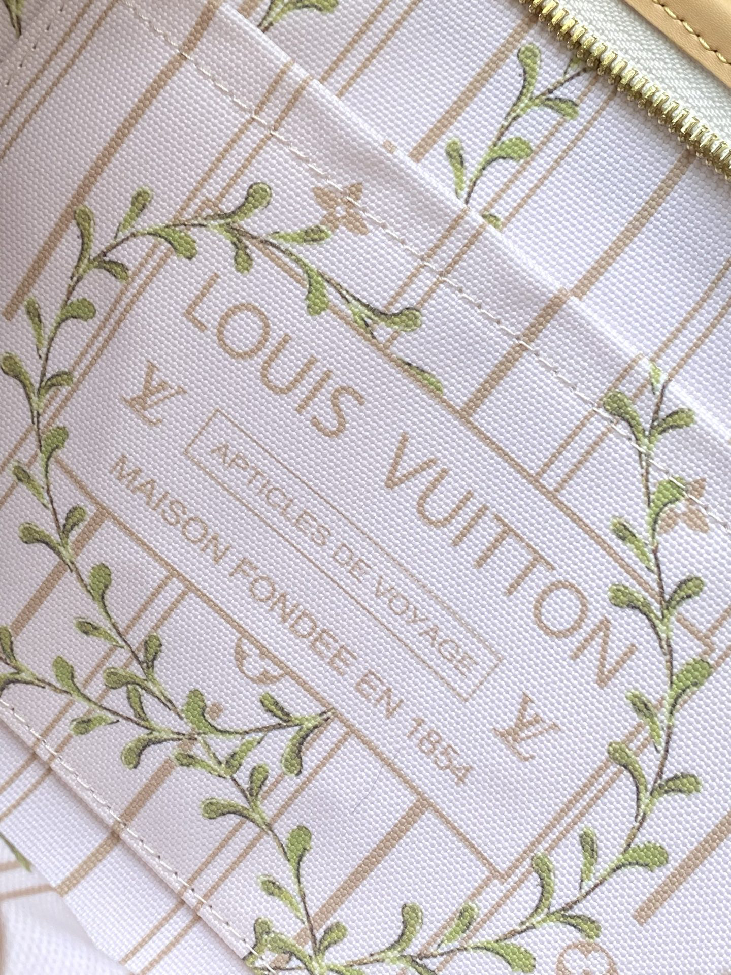 Louis Vuitton Carryall East West Bag in LV Stamp Monogram Canvas - Image 9