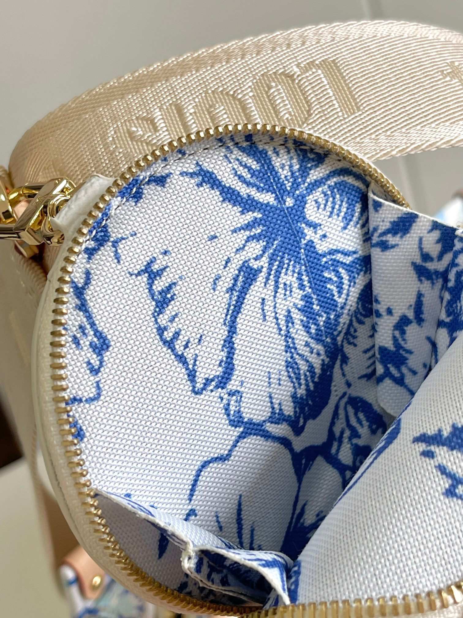 Louis Vuitton OnTheGo East West Handbag in Blue - Image 9