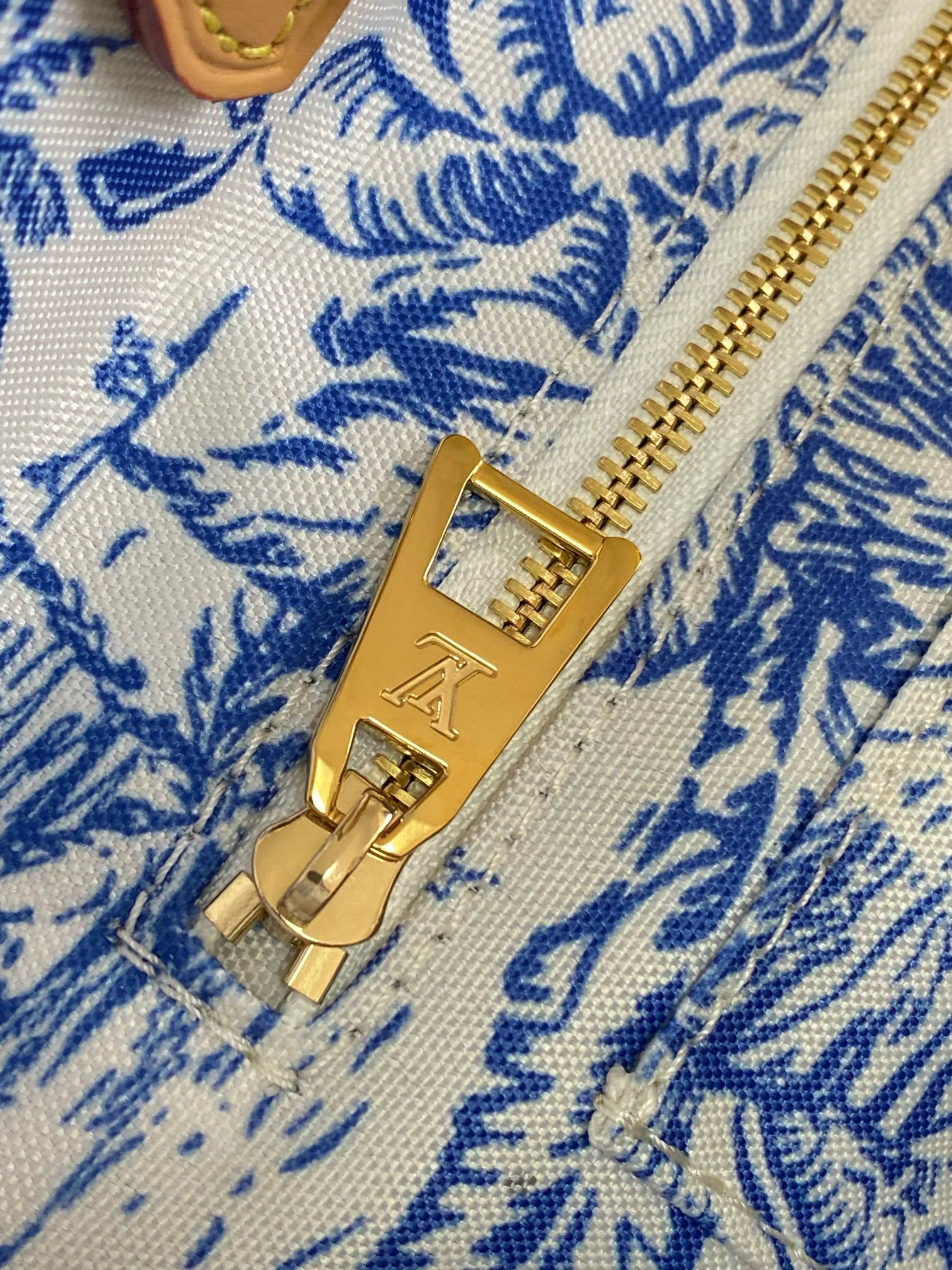 Louis Vuitton OnTheGo Medium Tote Bag in Blue Monogram Tiles Canvas - Image 9