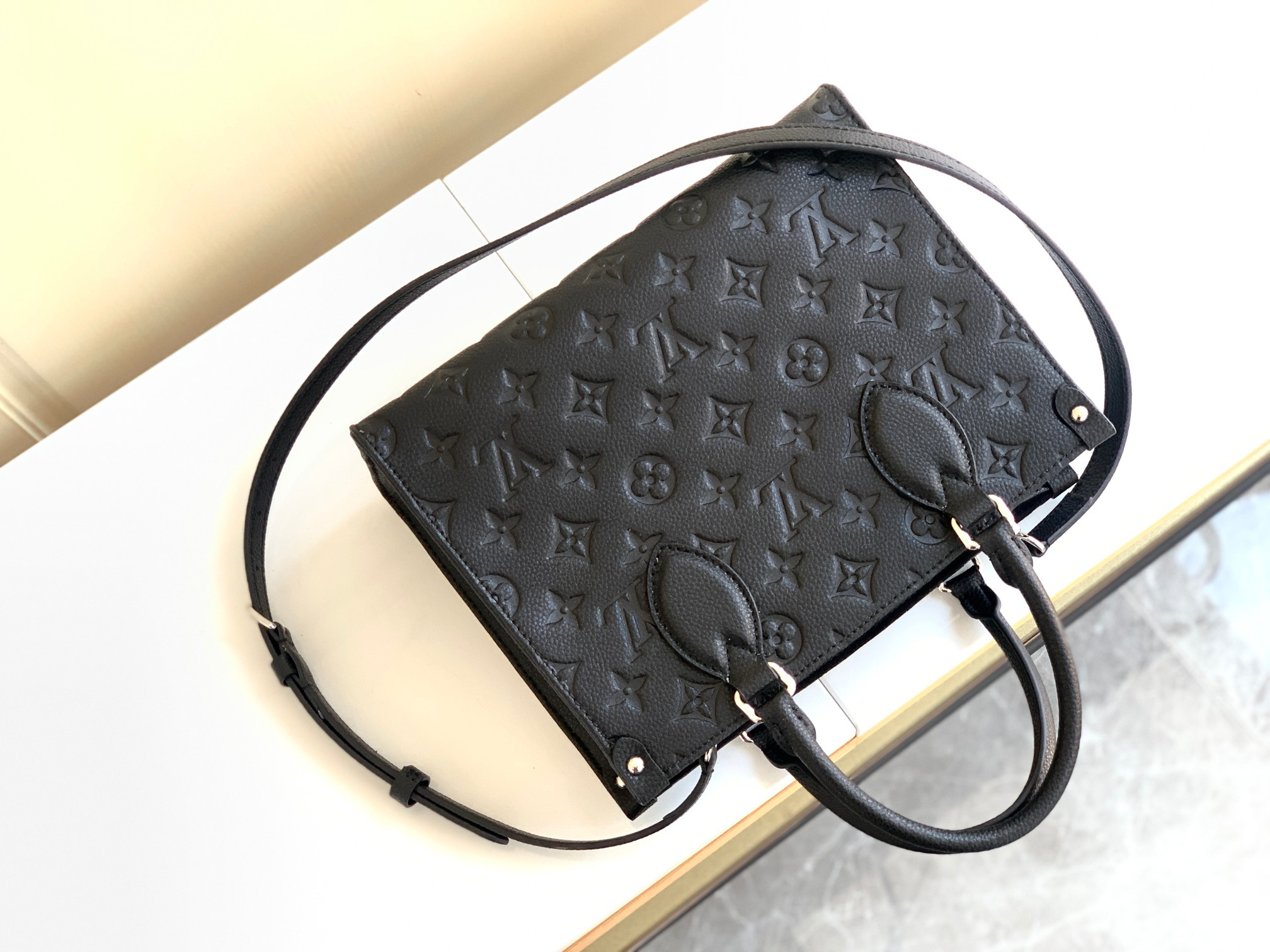 Louis Vuitton OnTheGo Small Tote Bag M45653 - Image 9
