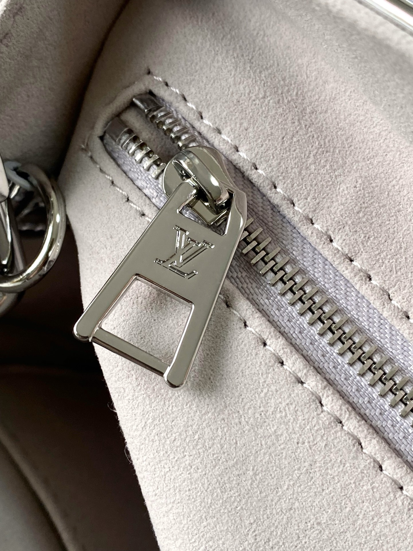 Louis Vuitton OnTheGo Small Crossbody Bag in Silver Monogram Miroir - Image 9