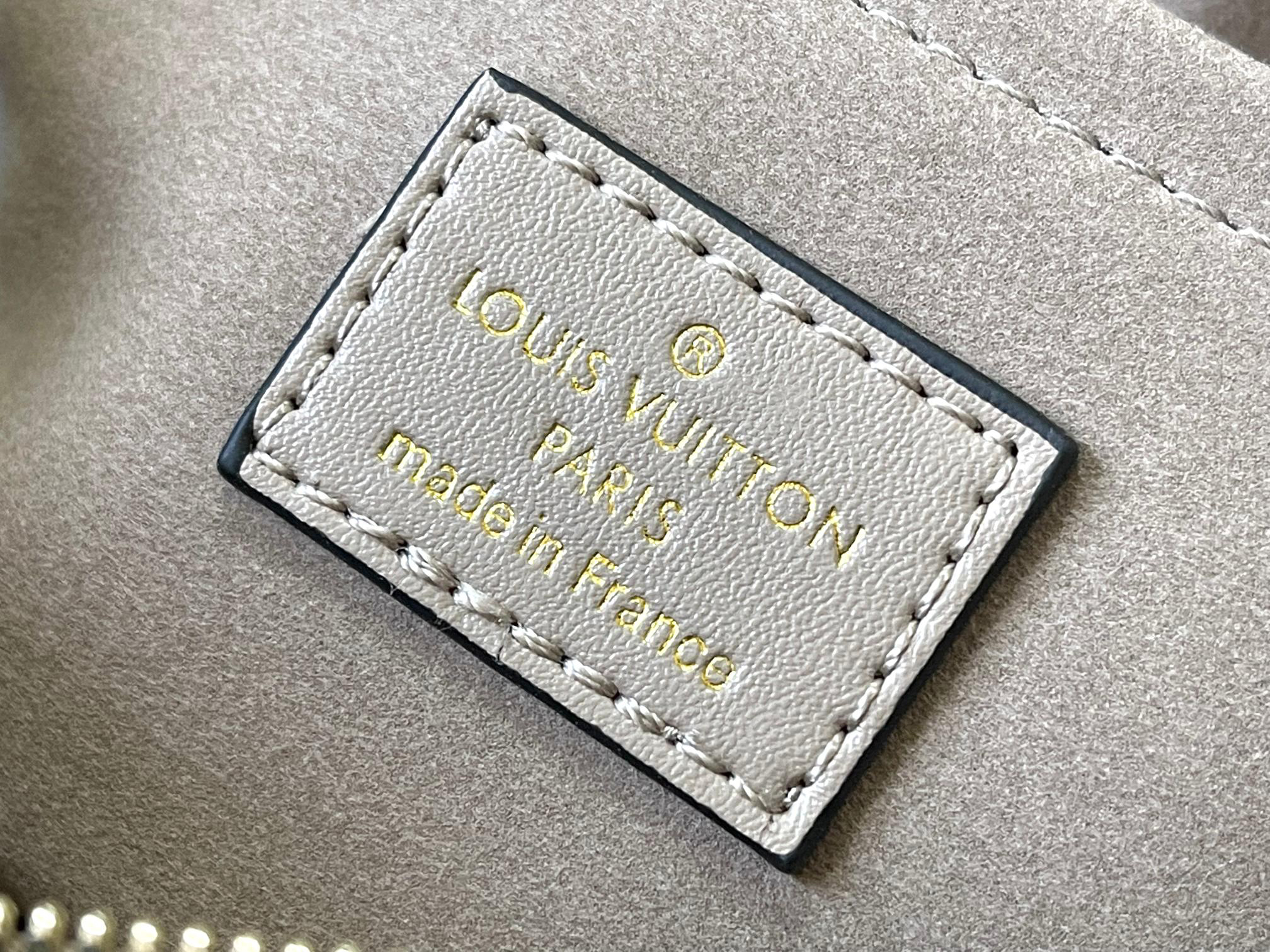 Louis Vuitton OnTheGo East West Handbag in Monogram Empreinte Leather - Image 9