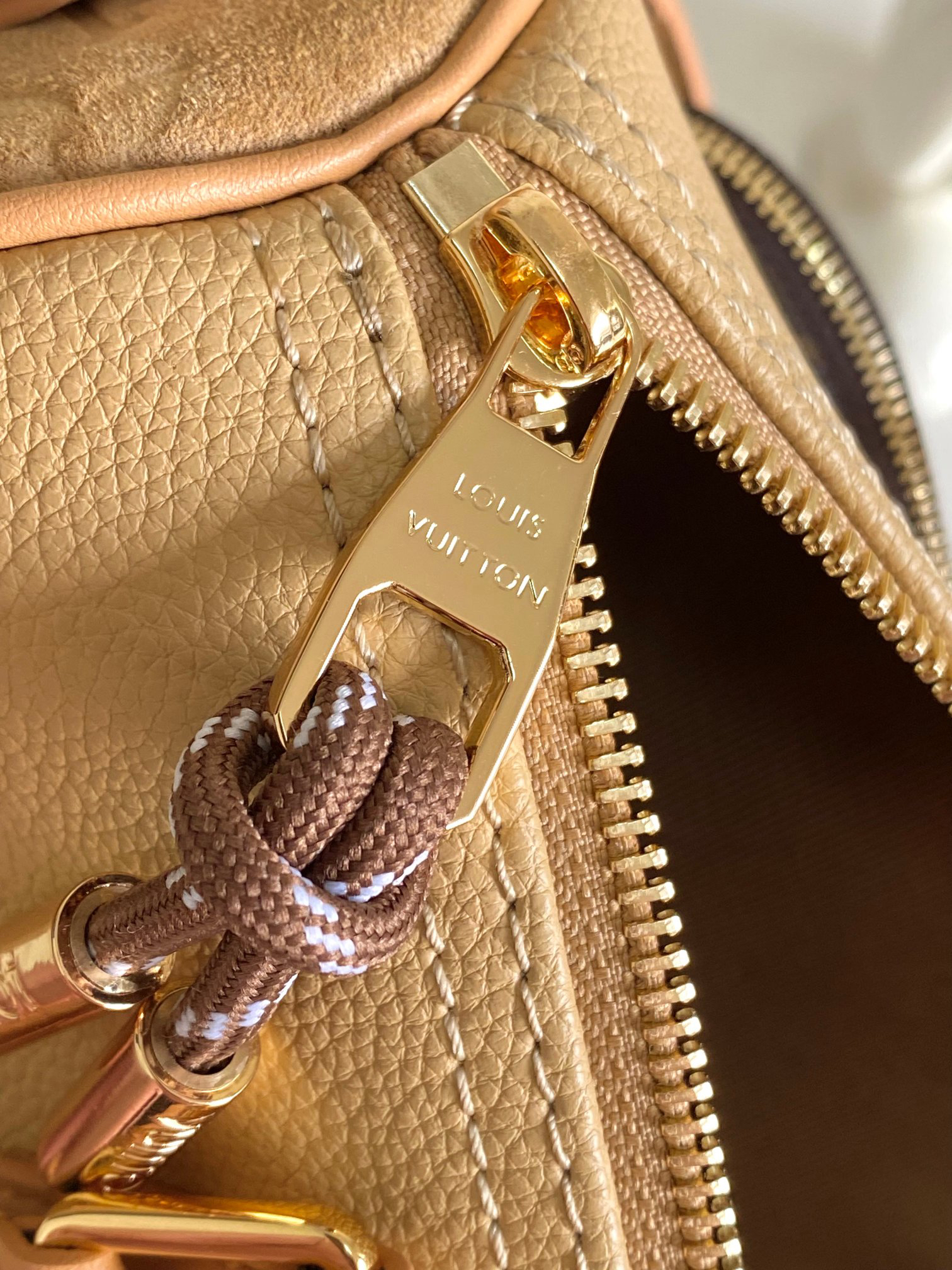 Louis Vuitton Keepall Bandoulière 25 Monogram Canvas Shoulder Bag - Image 9