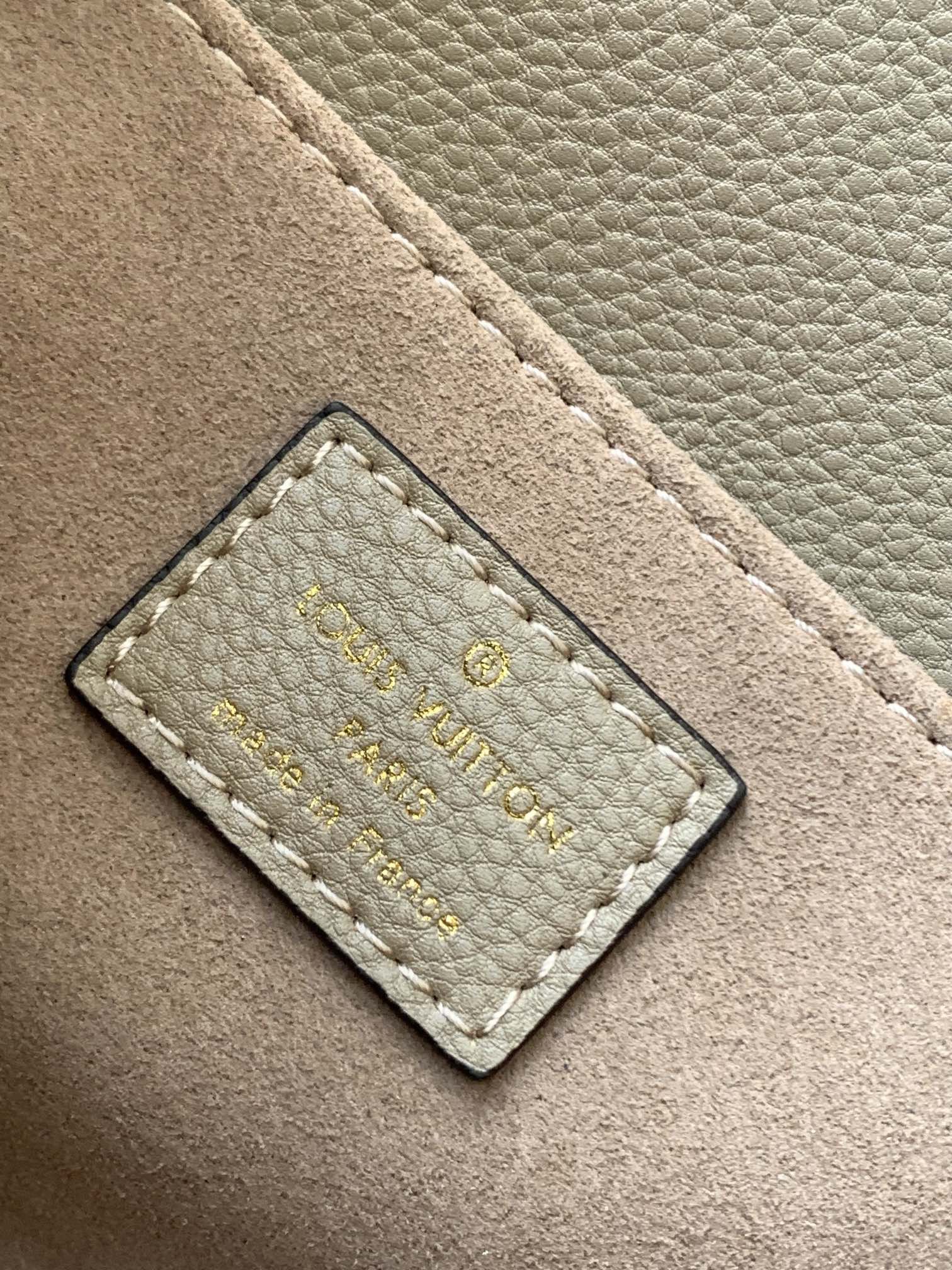 Louis Vuitton Pochette Métis East West Crossbody Bag - Image 9