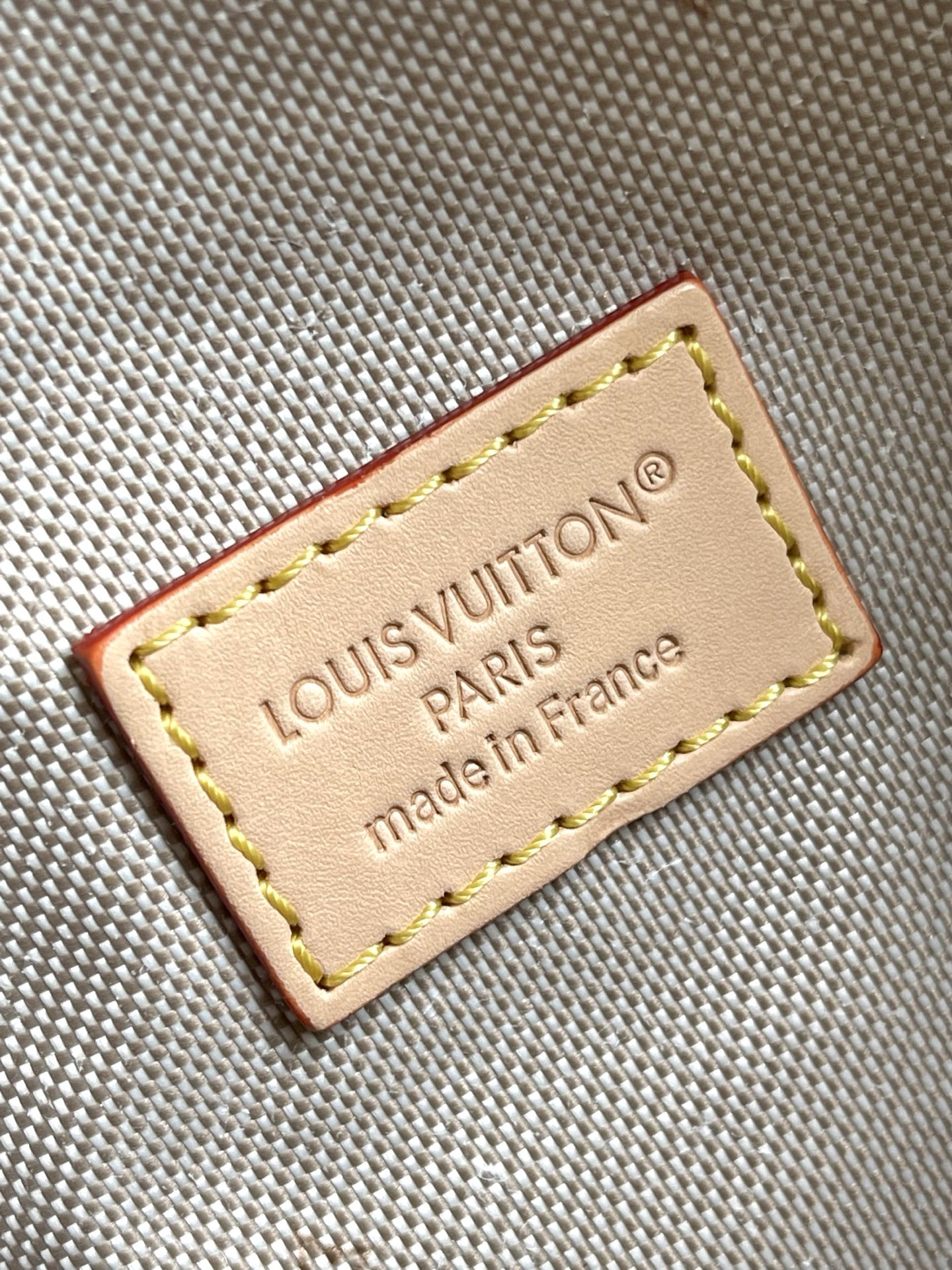 Louis Vuitton Pochette Mia Handbag in Pink Monogram Emblème Canvas - Image 9