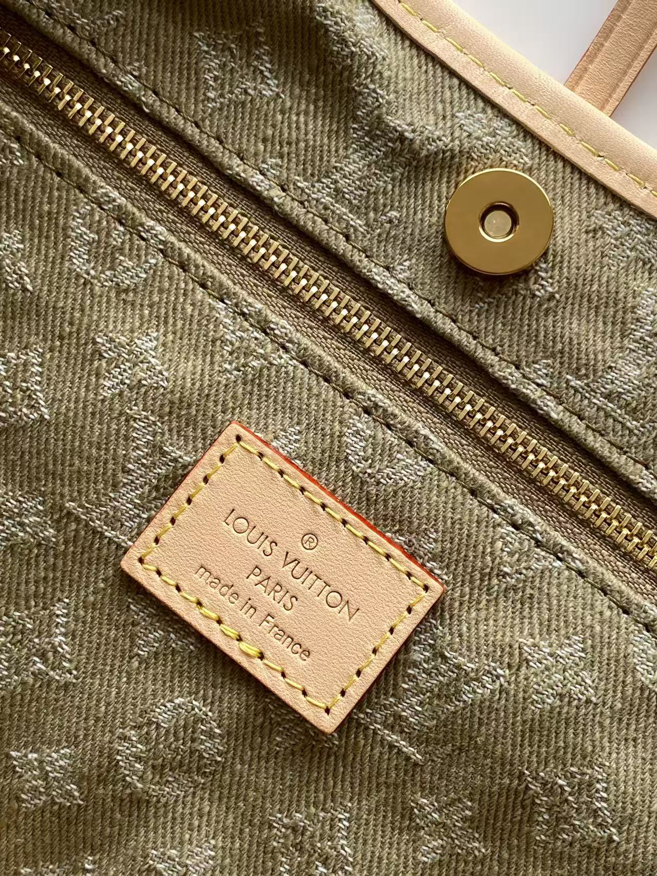 Louis Vuitton Carryall Cargo Small Bag - Image 9
