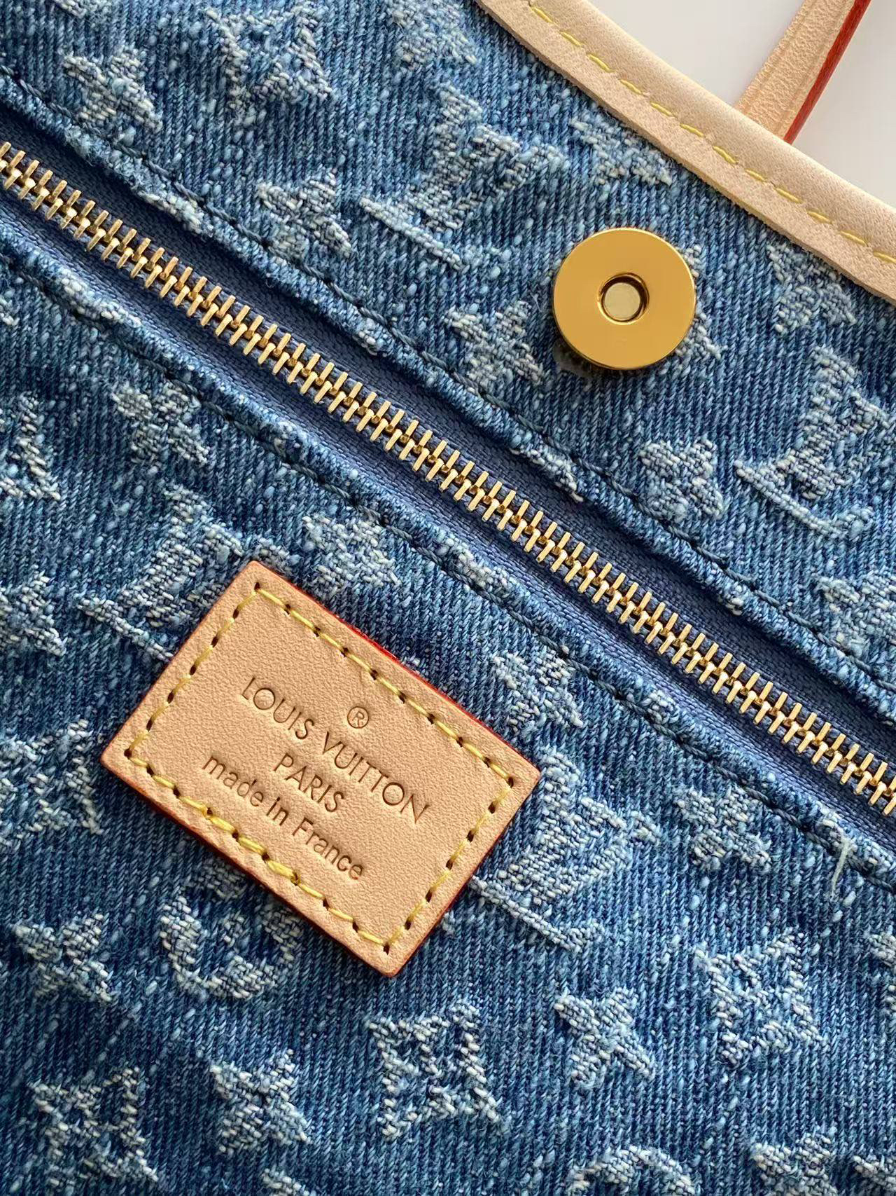 Louis Vuitton Carryall Cargo Small Handbag in Denim - Image 9